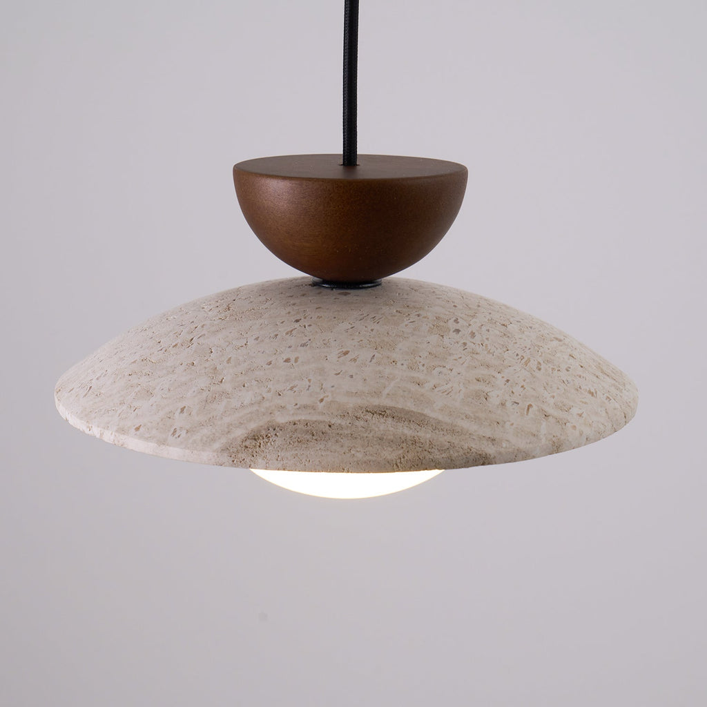 Naturalna lampa wisząca Ritta z trawertynu — nowoczesny design