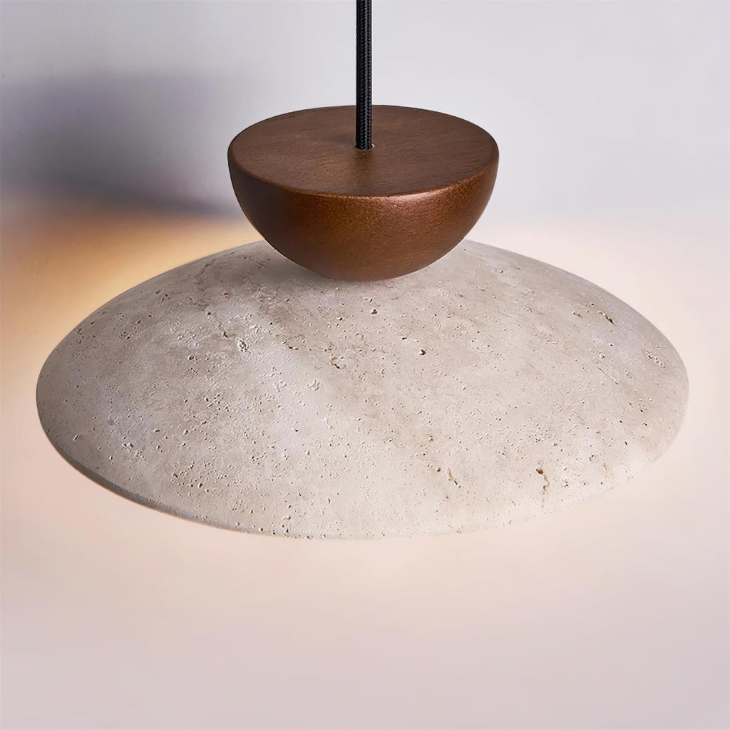 Naturalna lampa wisząca Ritta z trawertynu — nowoczesny design