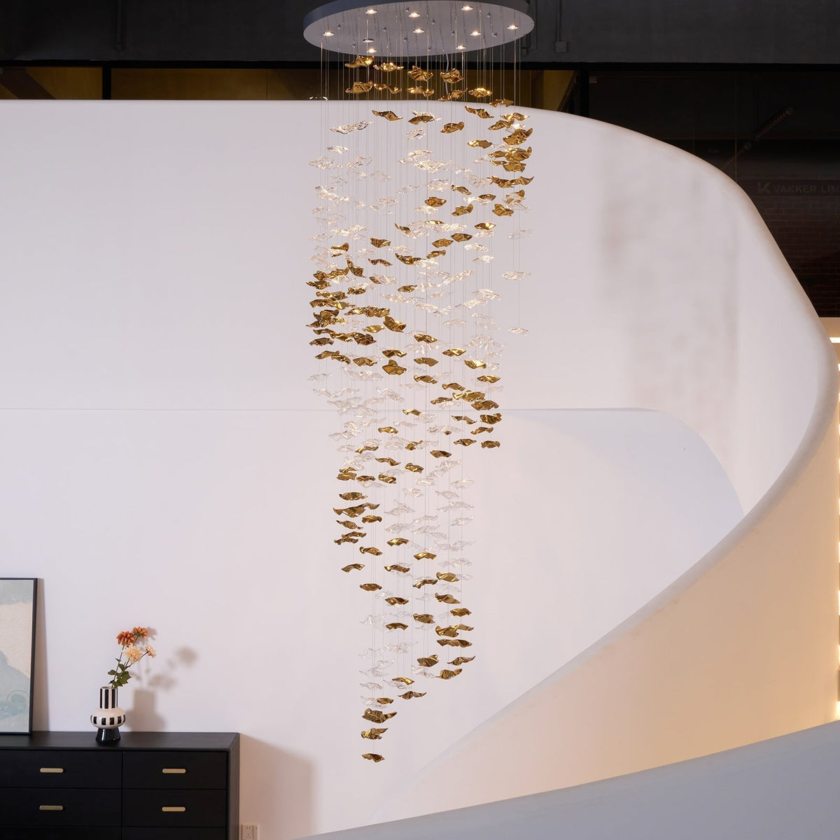 Vecarisra luksuriøs pendellampe i kunstglass med tidevannsinspirert design — kaskade med 170 til 205 deler, spennvidde på 210cm
