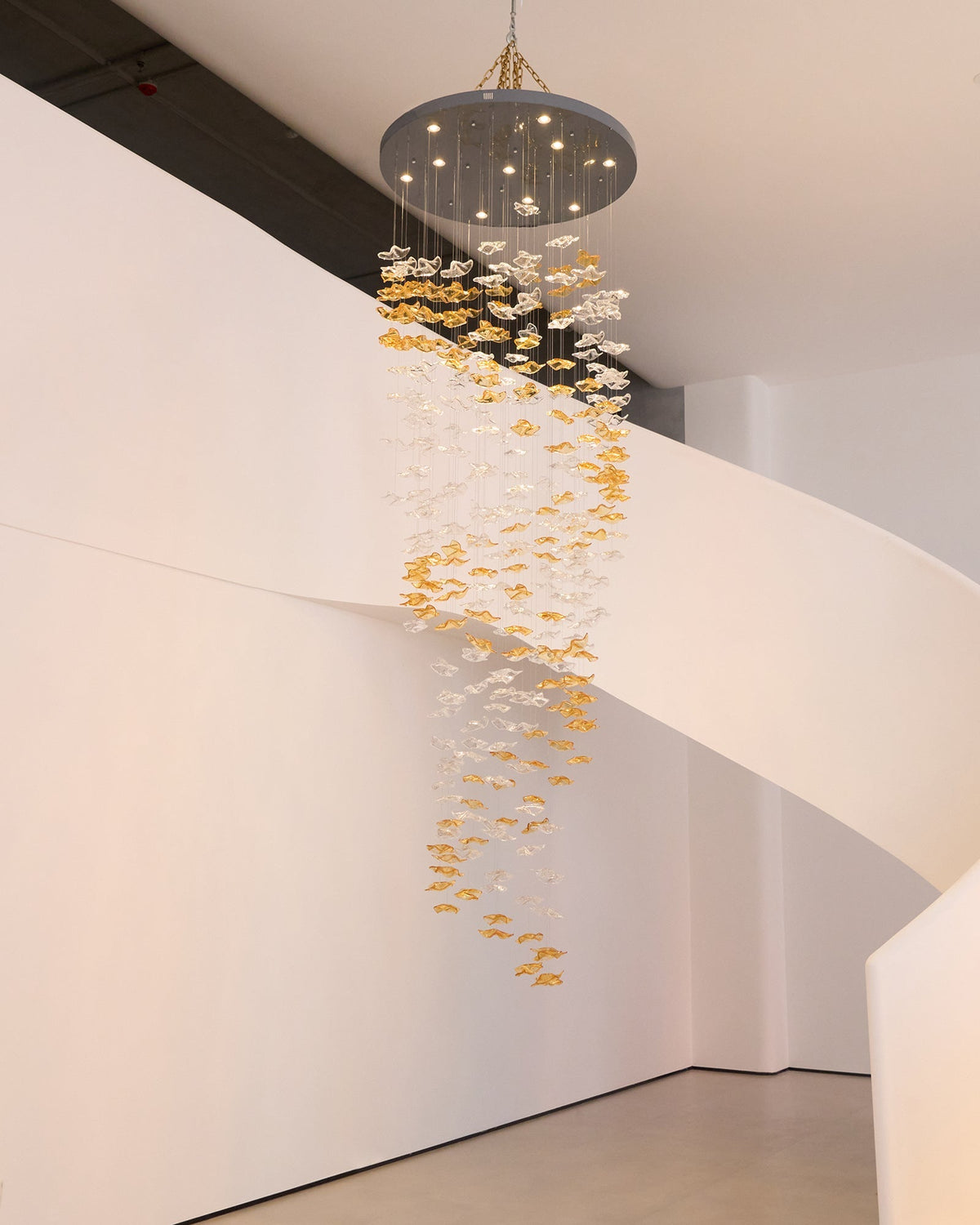 Grande lampadario a foglie di cristallo Nephele — Rosone 210x80cm, onde a cascata