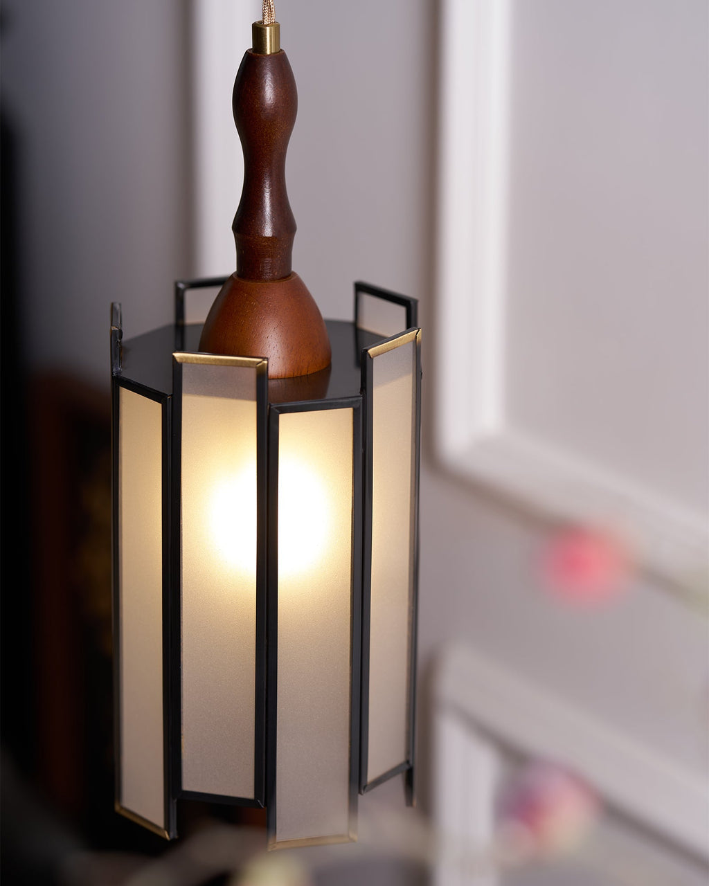 Tiffany Stained Glass Pendant Lamp — Vibrant Decorative Ceiling Light