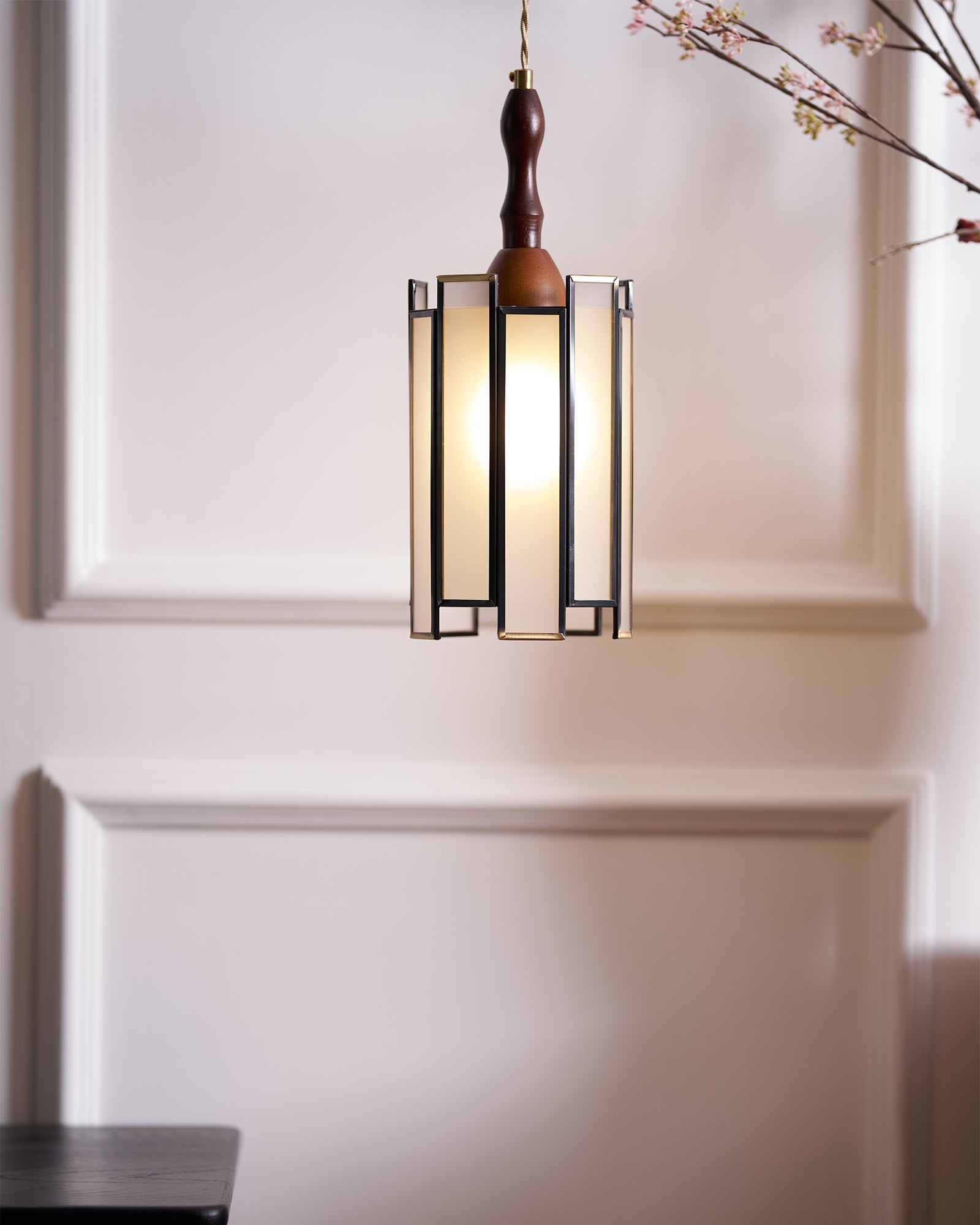 Tiffany Stained Glass Pendant Lamp — Vibrant Decorative Ceiling Light
