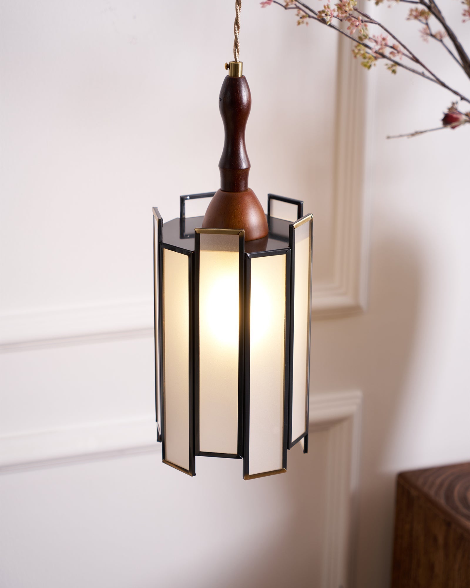 Tiffany Stained Glass Pendant Lamp — Vibrant Decorative Ceiling Light