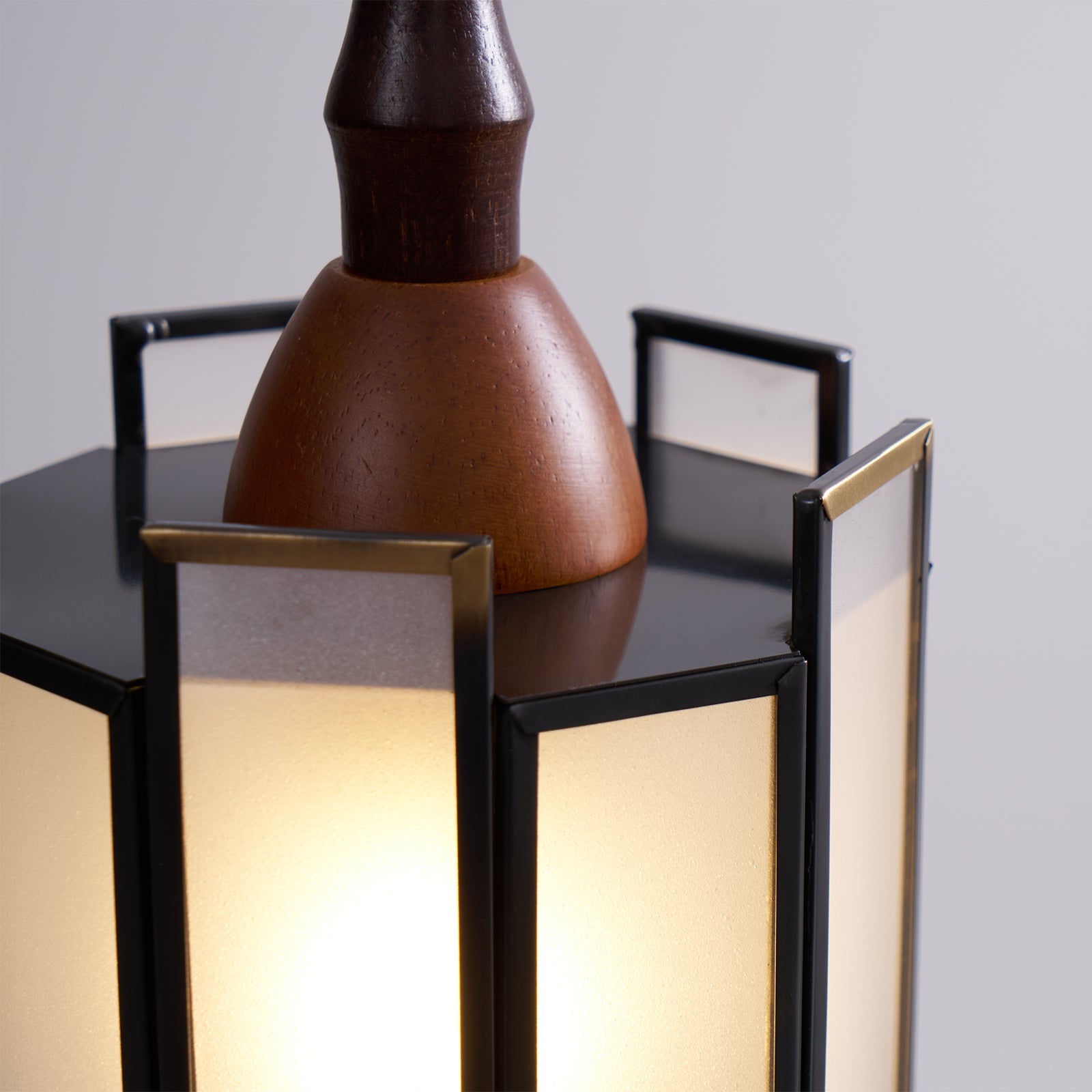 Tiffany Stained Glass Pendant Lamp — Vibrant Decorative Ceiling Light