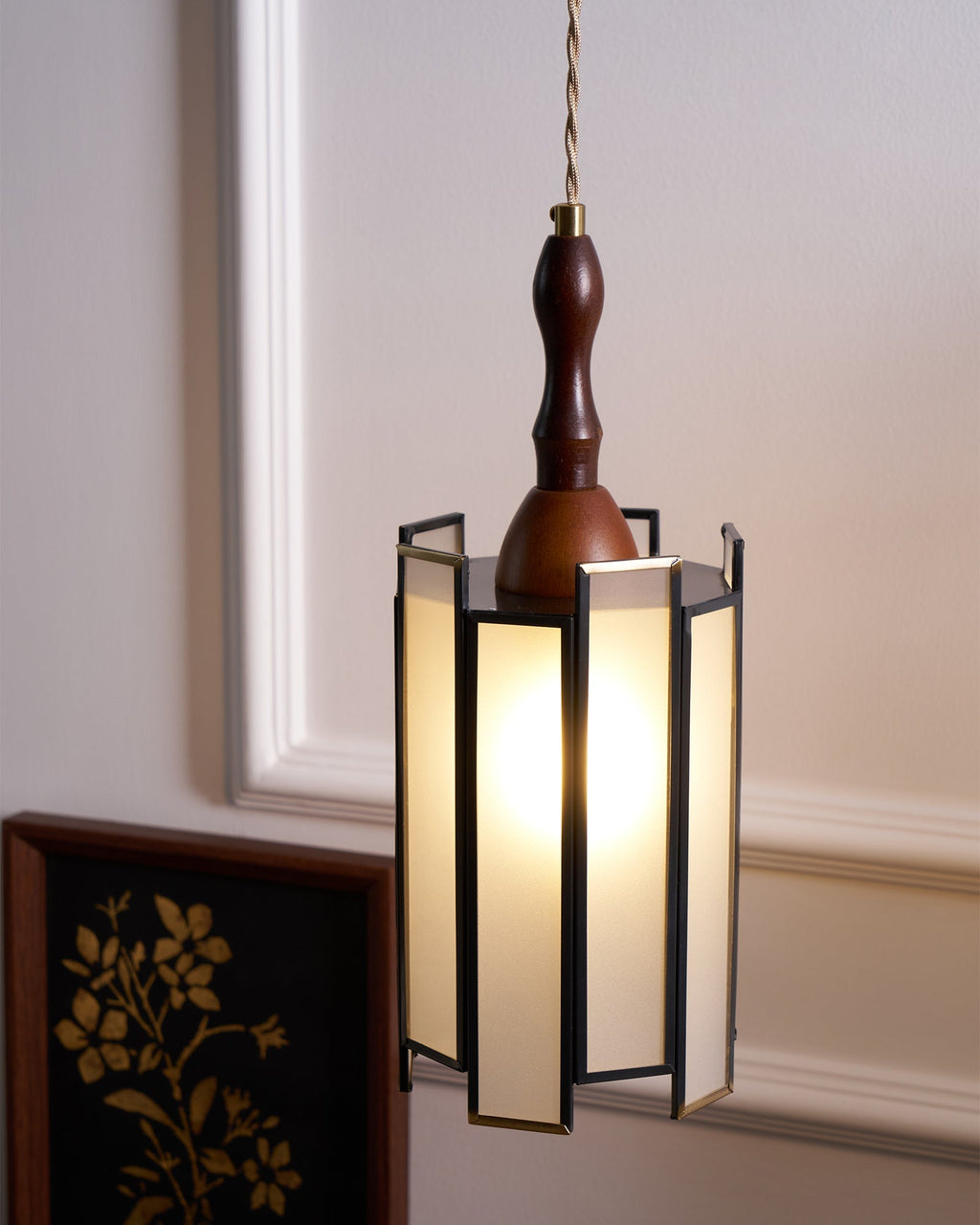 Tiffany Stained Glass Pendant Lamp — Vibrant Decorative Ceiling Light