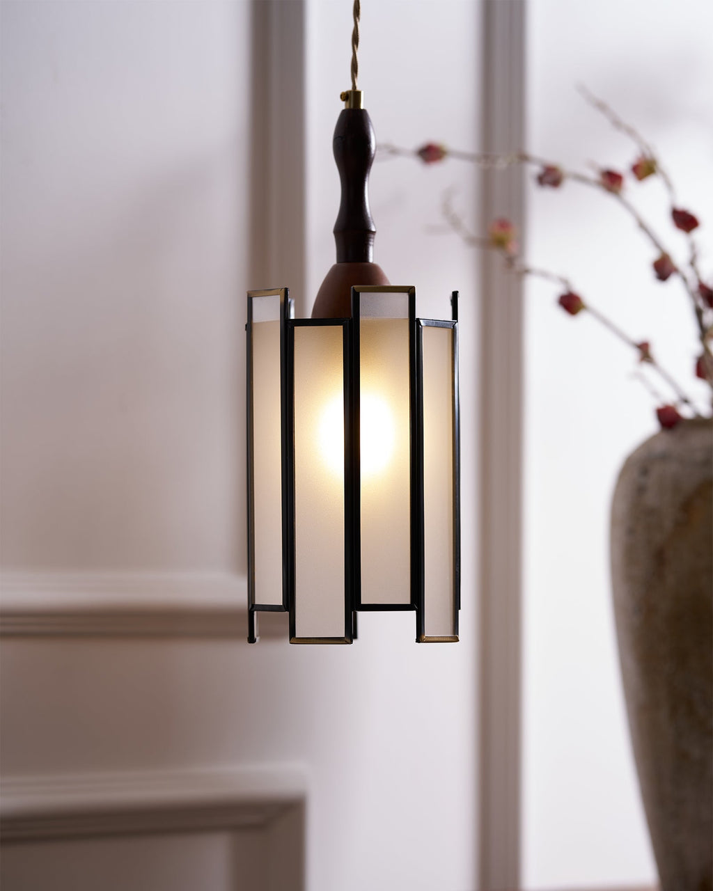 Tiffany Stained Glass Pendant Lamp — Vibrant Decorative Ceiling Light