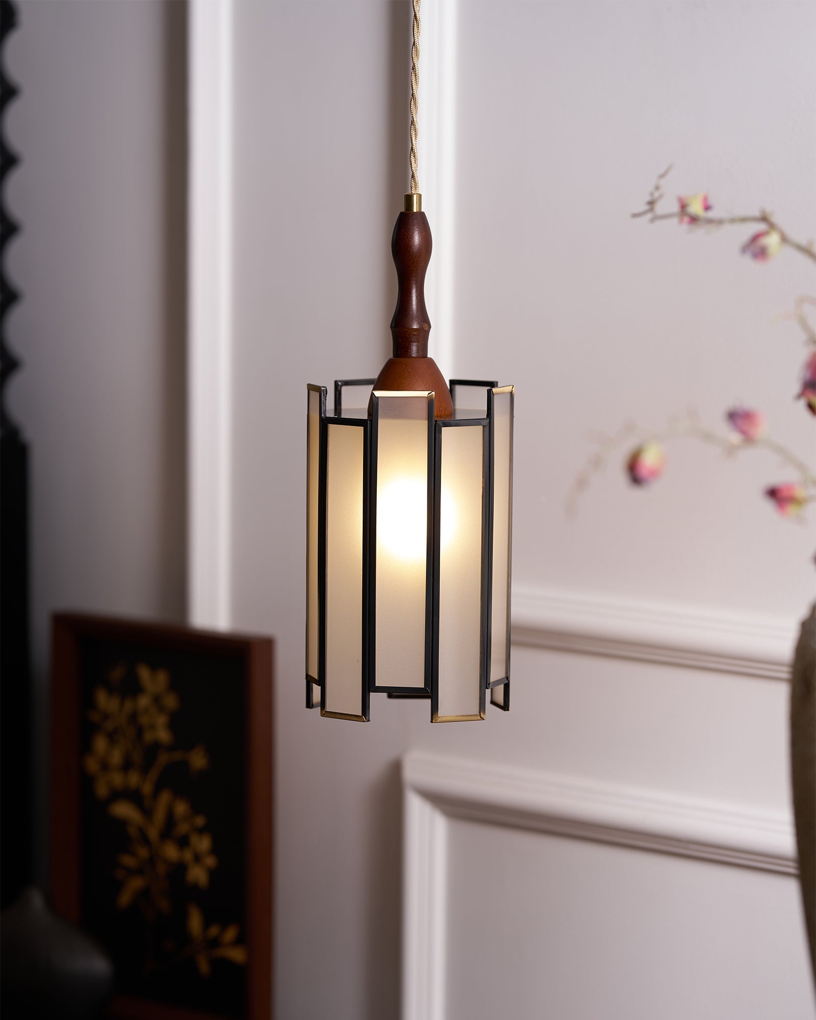 Tiffany Stained Glass Pendant Lamp — Vibrant Decorative Ceiling Light