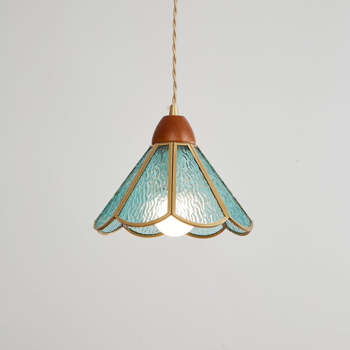 Tiffany Stained Glass Pendant Lamp — Vibrant Decorative Ceiling Light