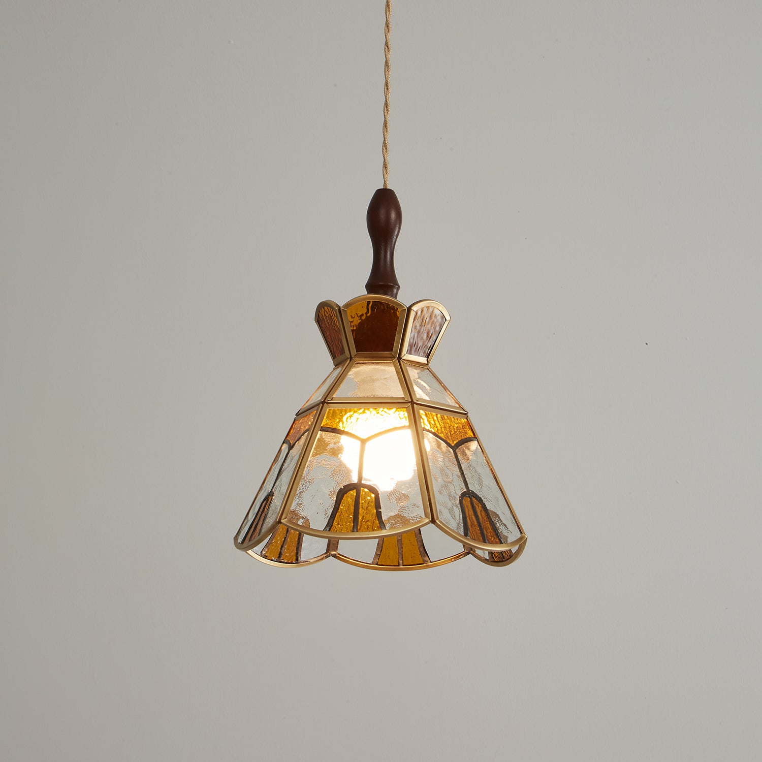 Tiffany Stained Glass Pendant Lamp — Vibrant Decorative Ceiling Light