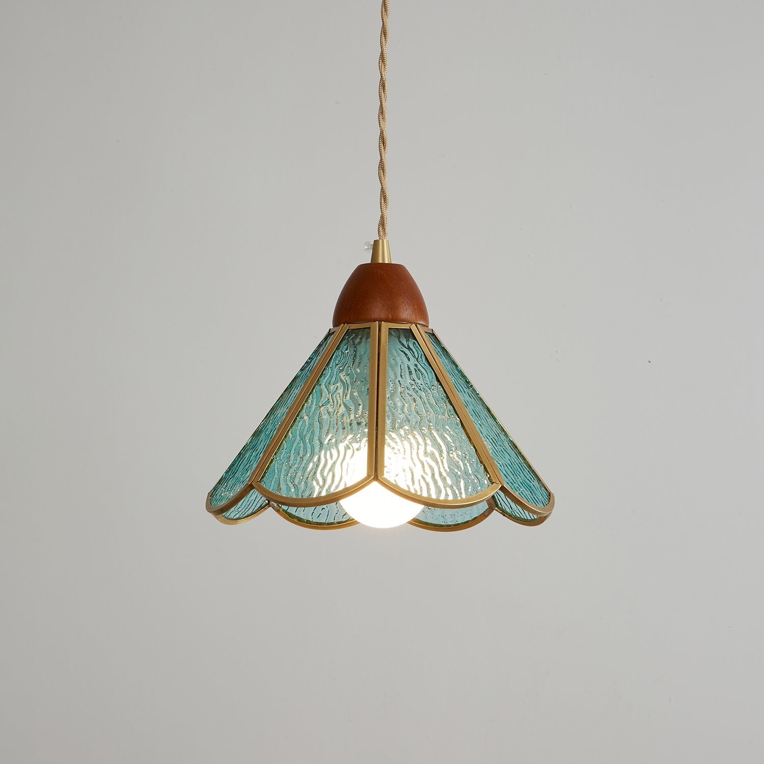 Tiffany Stained Glass Pendant Lamp — Vibrant Decorative Ceiling Light