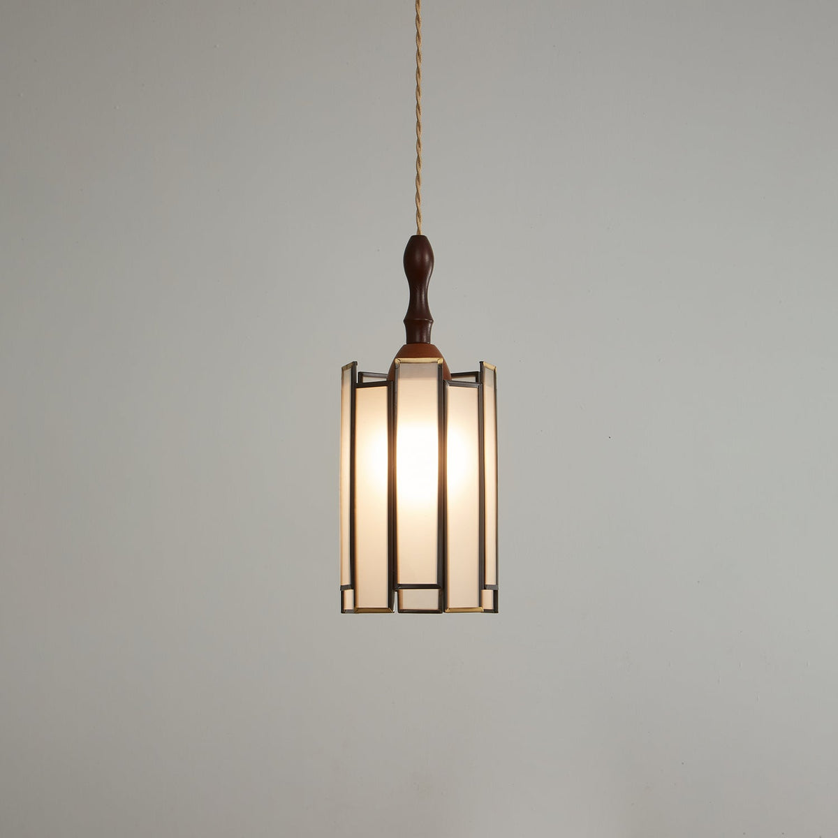Tiffany Stained Glass Pendant Lamp — Vibrant Decorative Ceiling Light