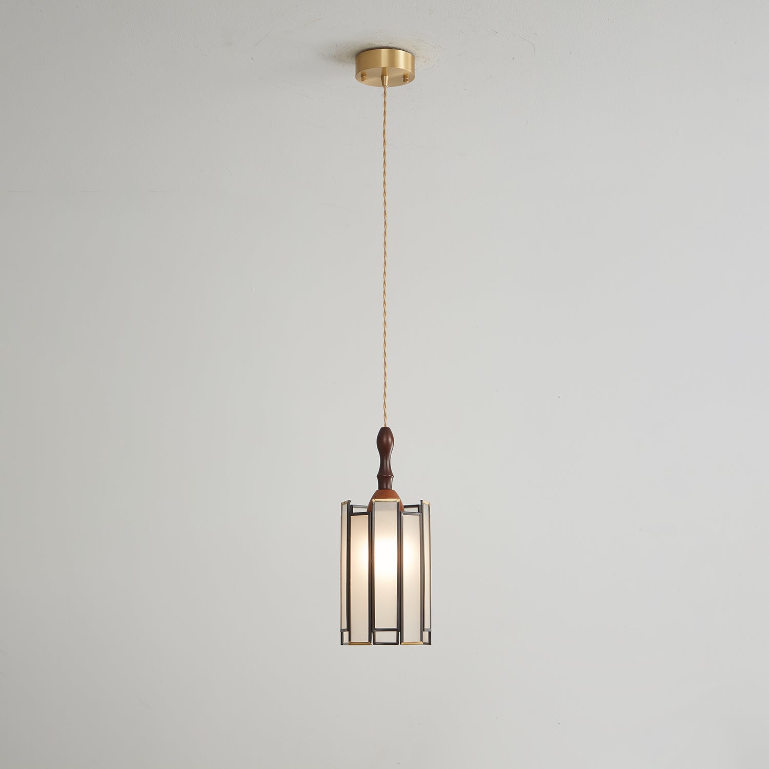 Tiffany Stained Glass Pendant Lamp — Vibrant Decorative Ceiling Light