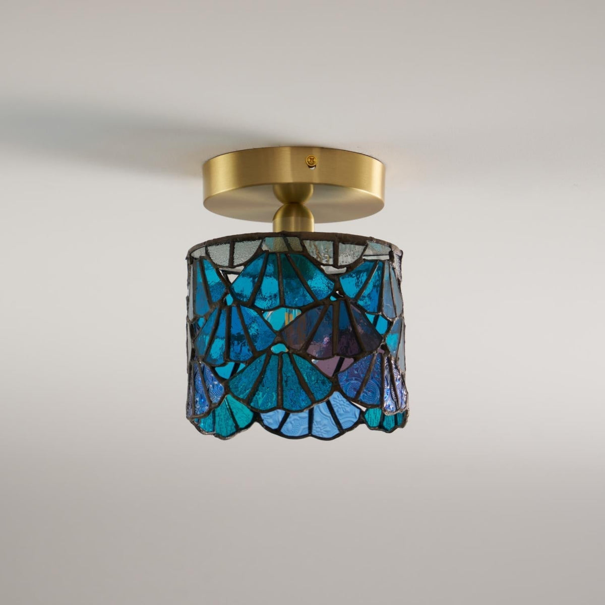 Lampada da soffitto ad aderenza Bloom — paralume in vetro colorato