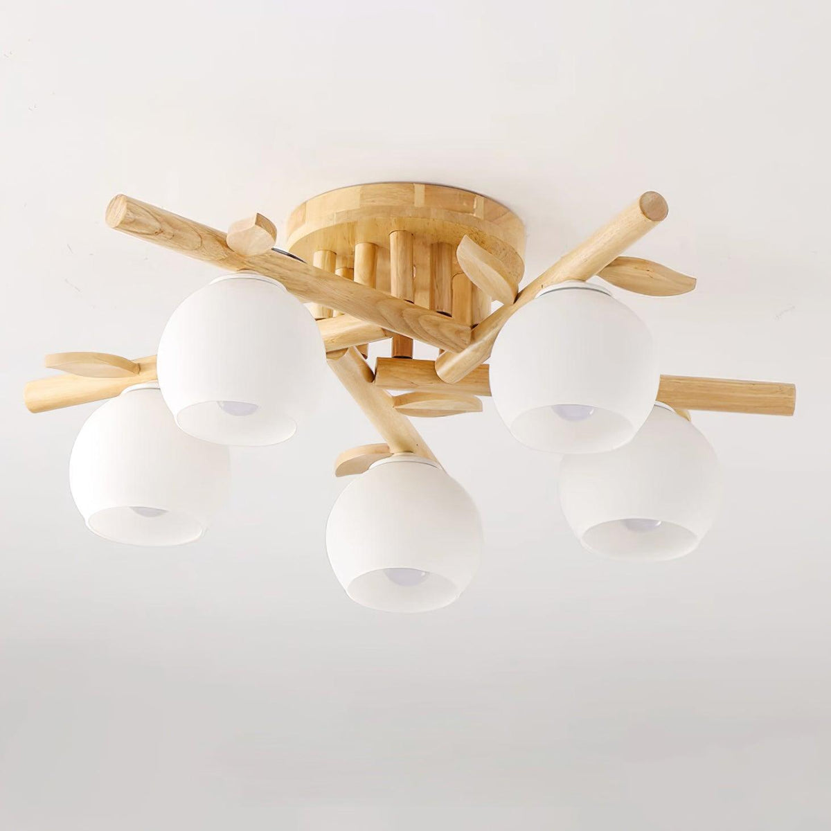 Lámpara de techo minimalista orgánica - cuerpo de madera cálida, globos de vidrio