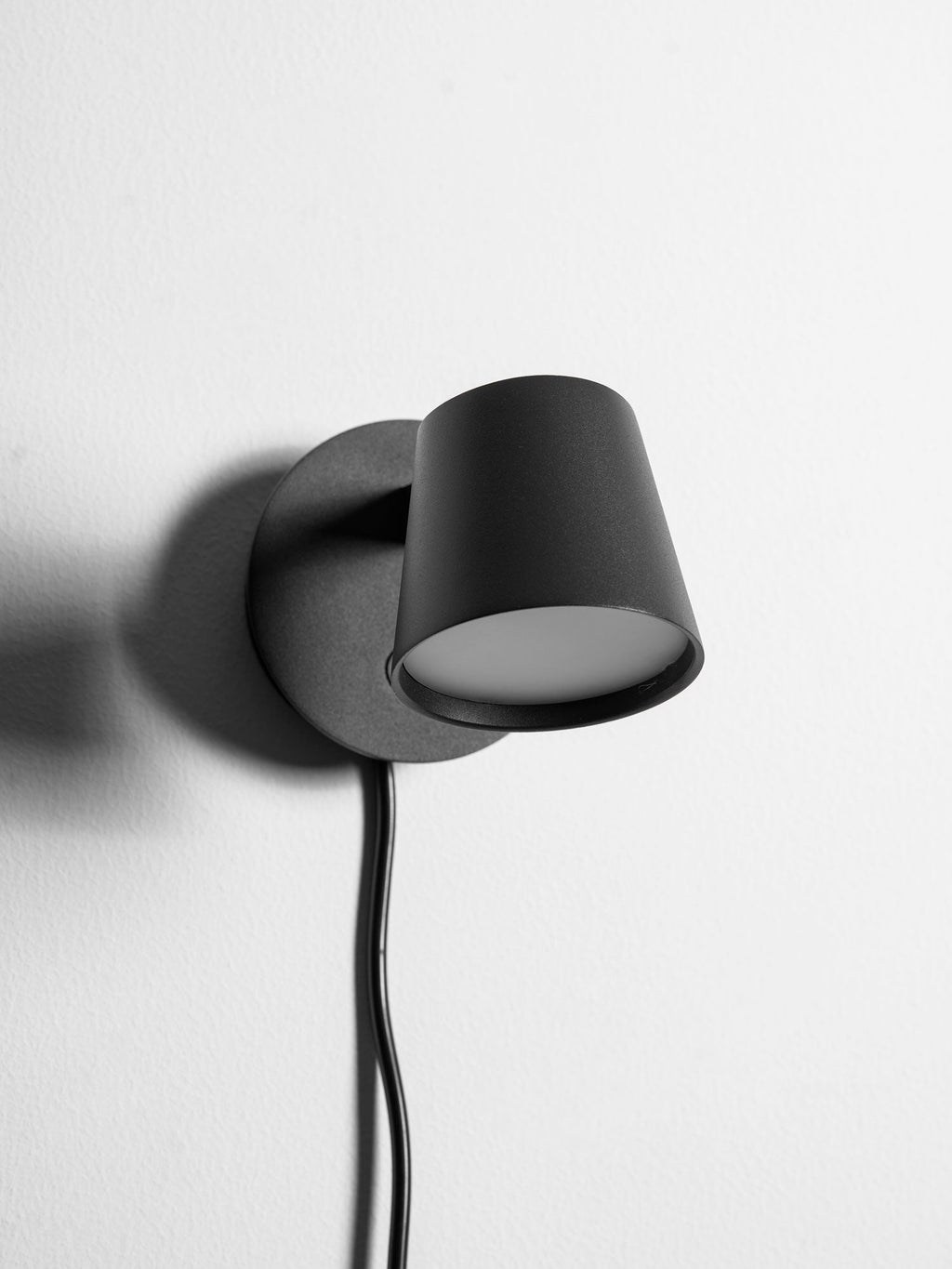 Lampada da parete Tip Plug-In — Testa e braccio regolabili, interruttore sul cavo