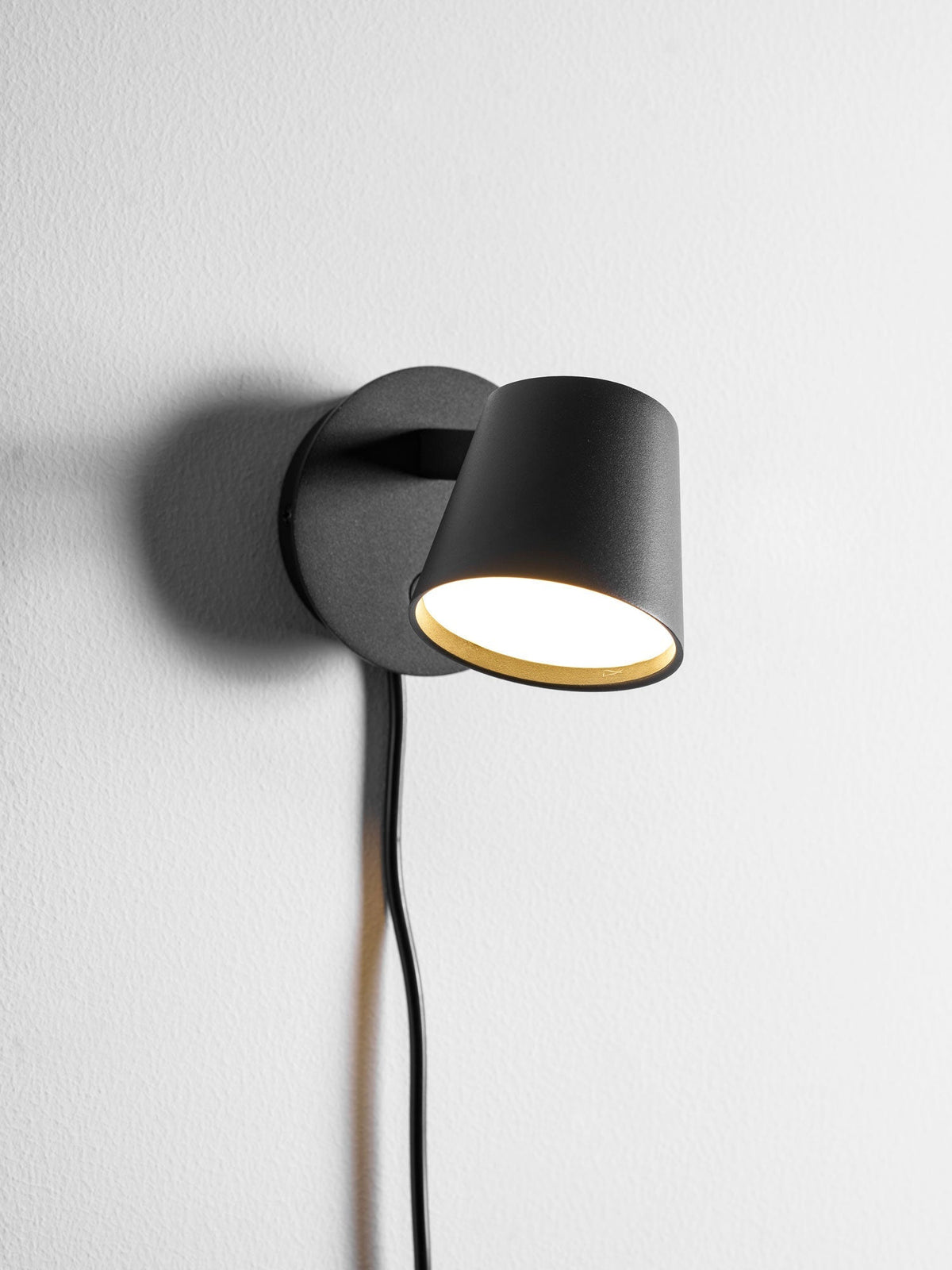 Lampada da parete Tip Plug-In — Testa e braccio regolabili, interruttore sul cavo