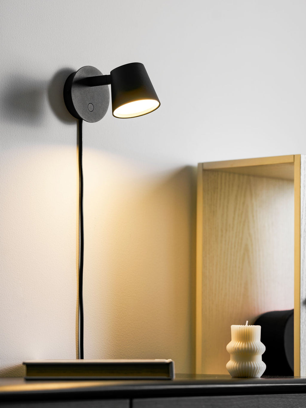 Lampada da parete Tip Plug-In — Testa e braccio regolabili, interruttore sul cavo