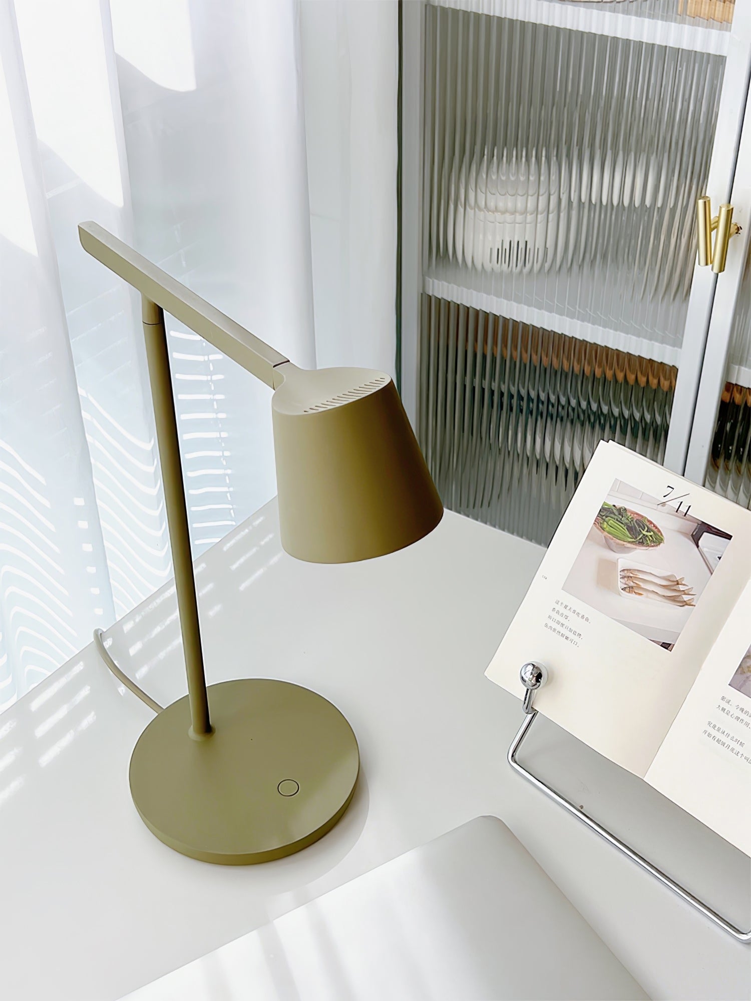 Kärnbordslampa — kompakt modern profil