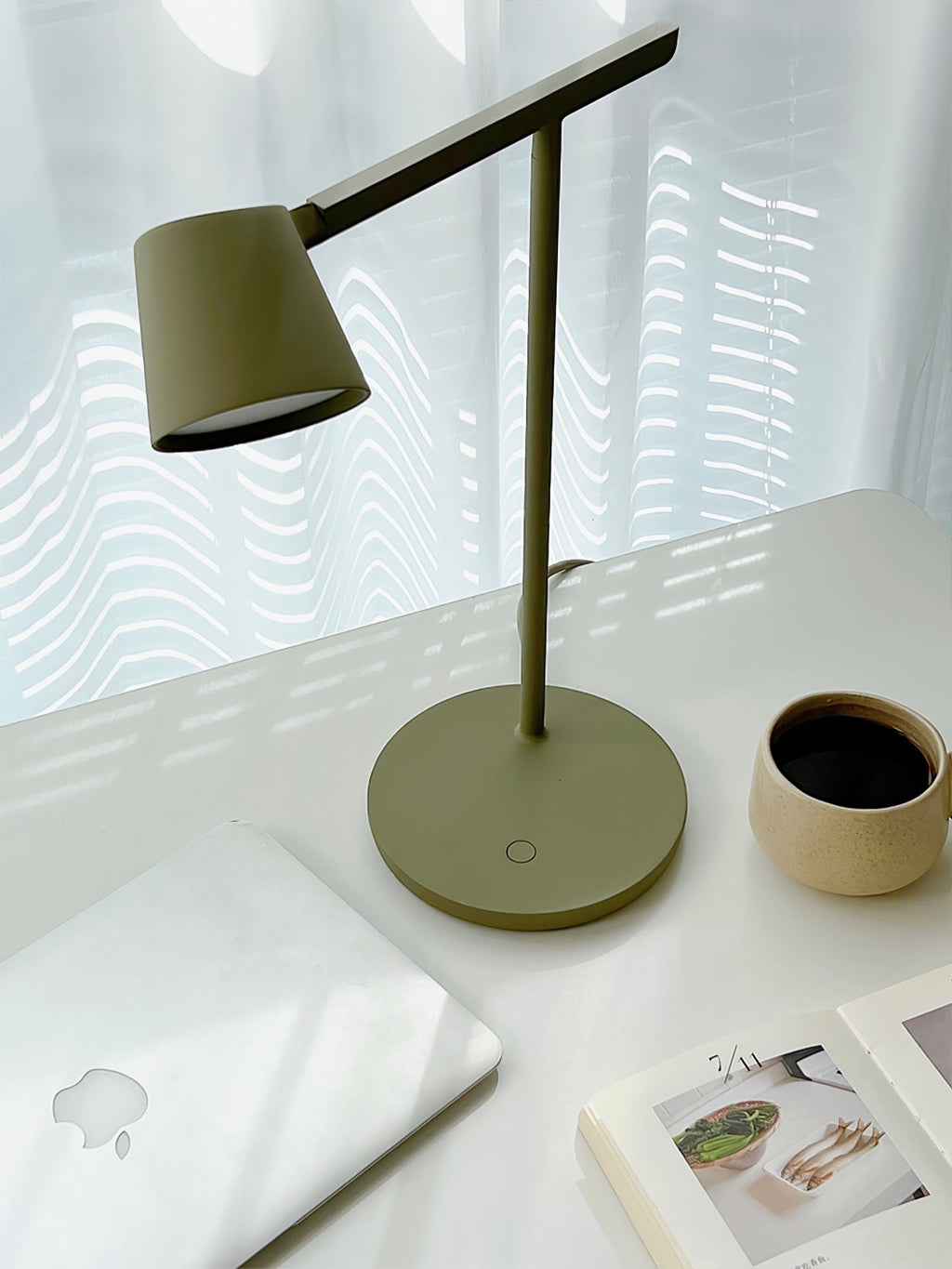 Kärnbordslampa — kompakt modern profil