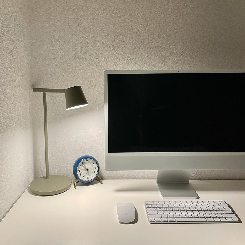 Kärnbordslampa — kompakt modern profil