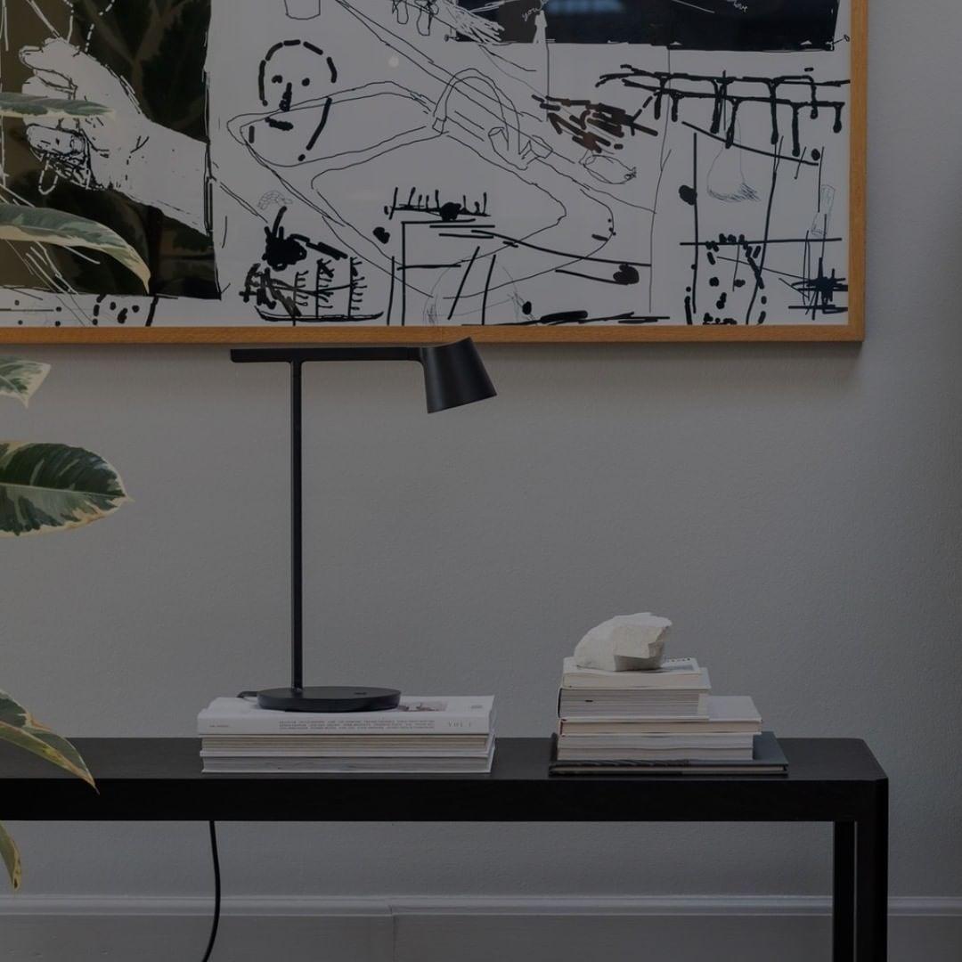 Kärnbordslampa — kompakt modern profil