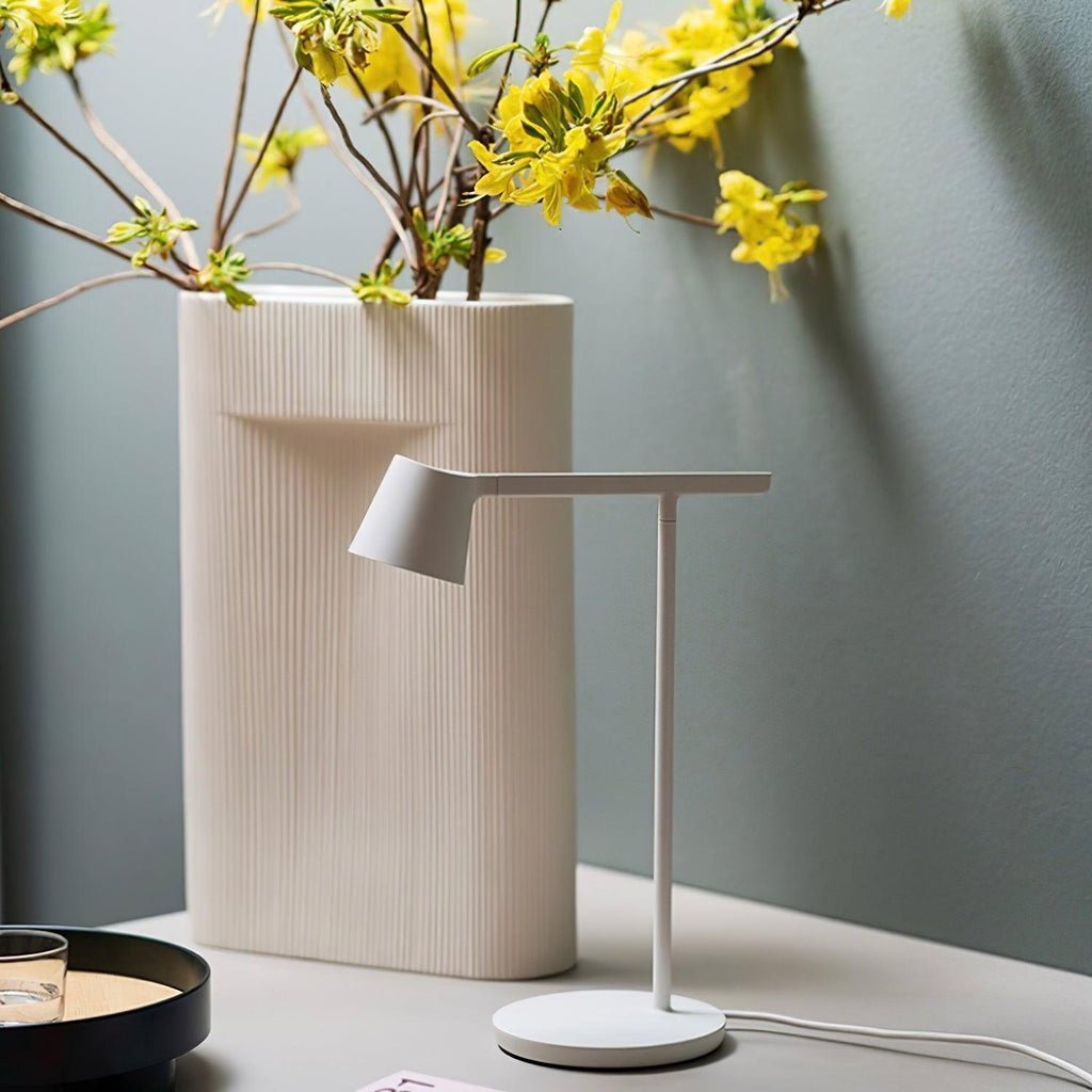 Kärnbordslampa — kompakt modern profil