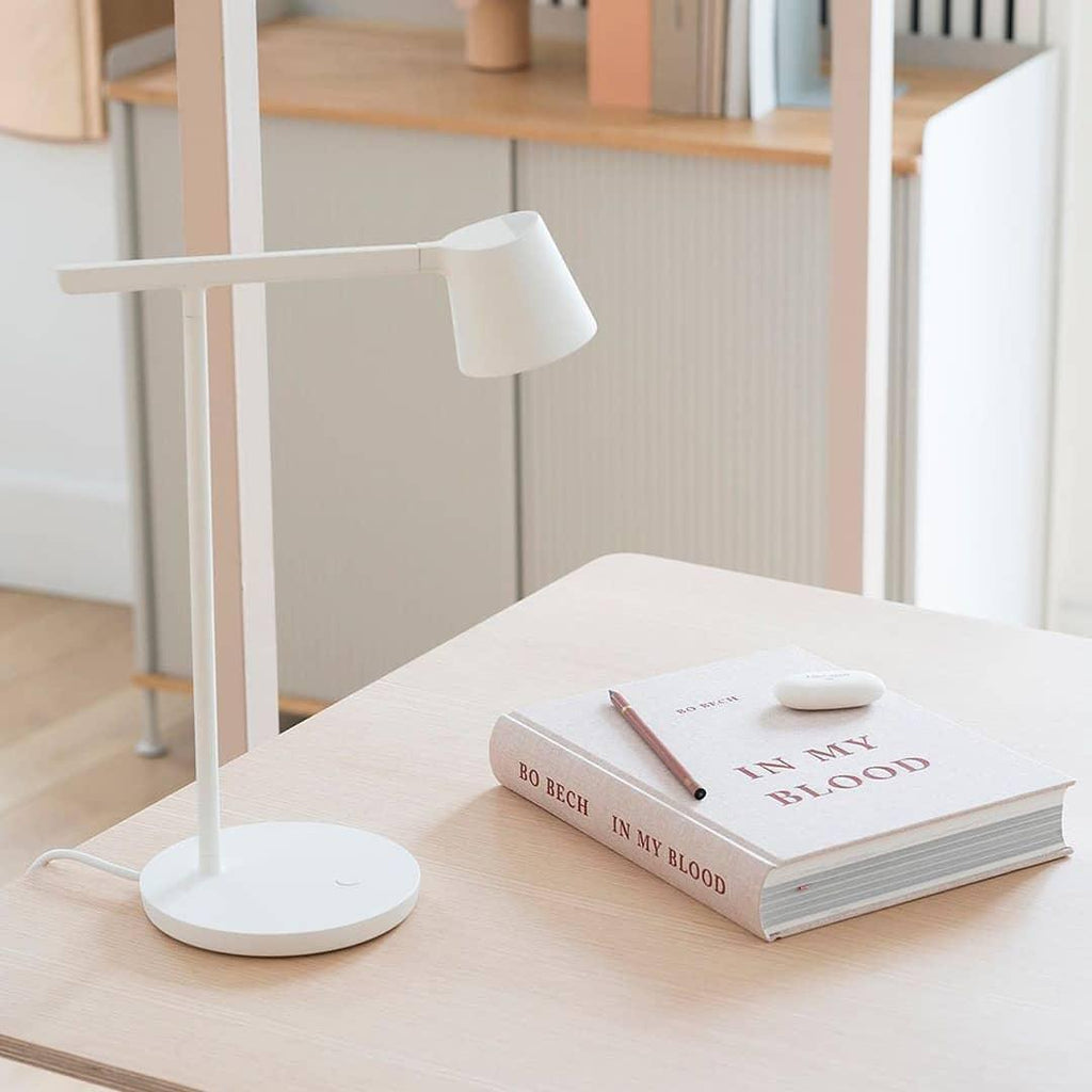Kärnbordslampa — kompakt modern profil