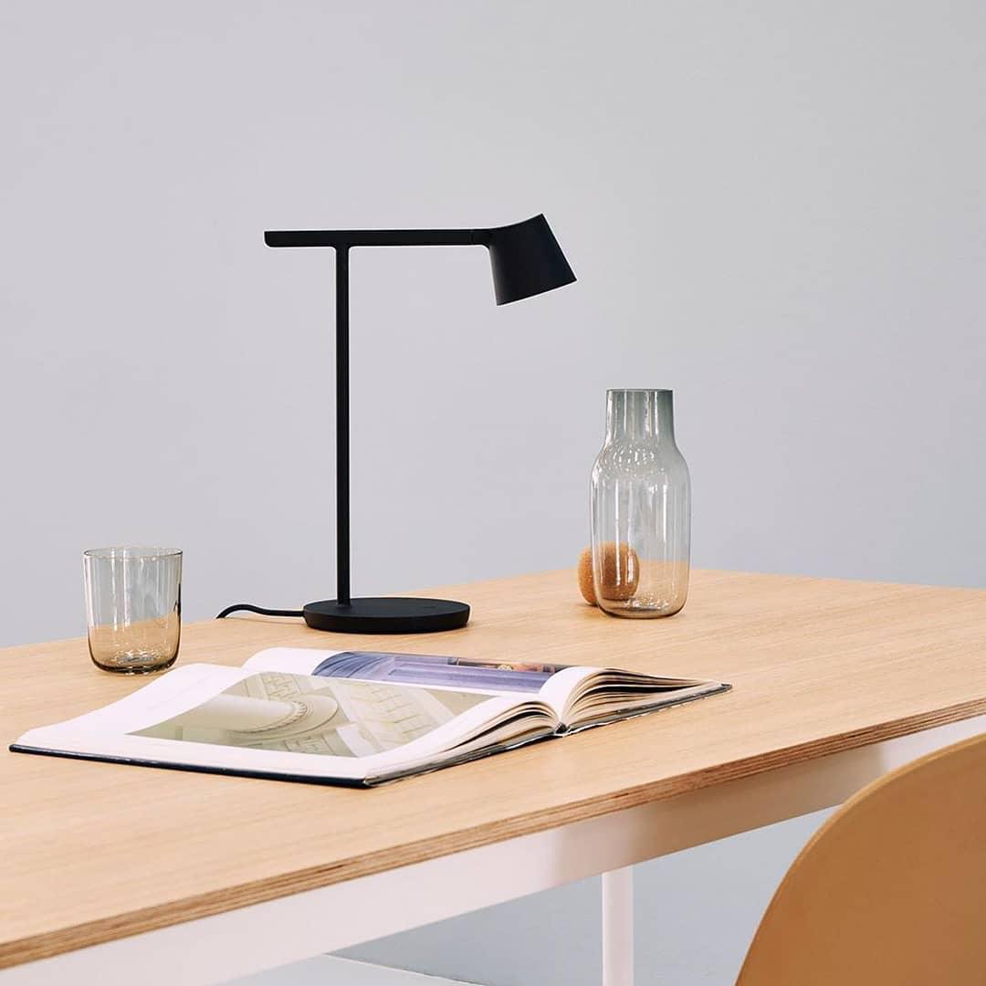Kärnbordslampa — kompakt modern profil