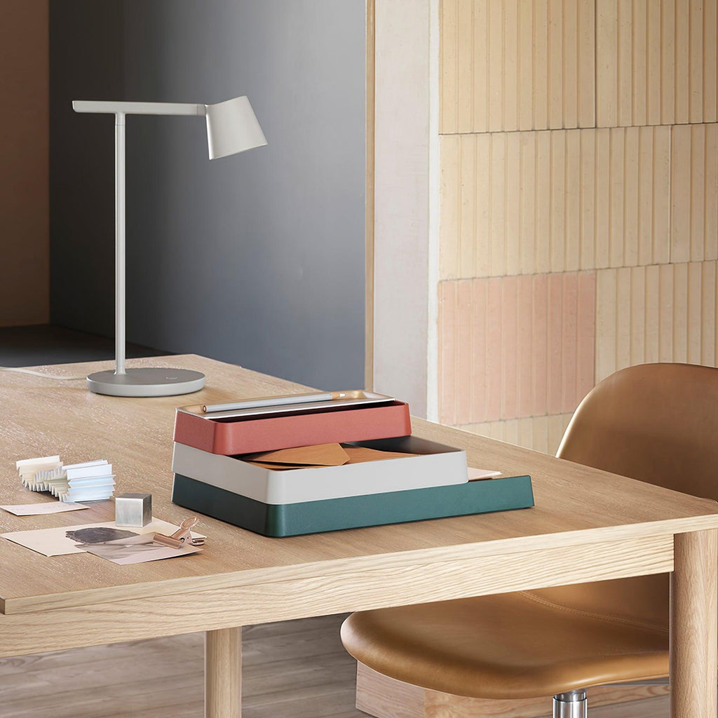 Kärnbordslampa — kompakt modern profil