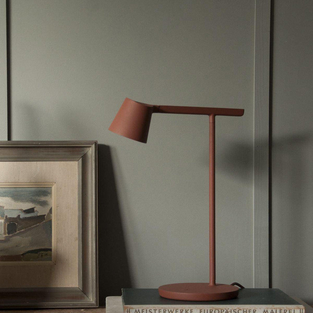 Kärnbordslampa — kompakt modern profil