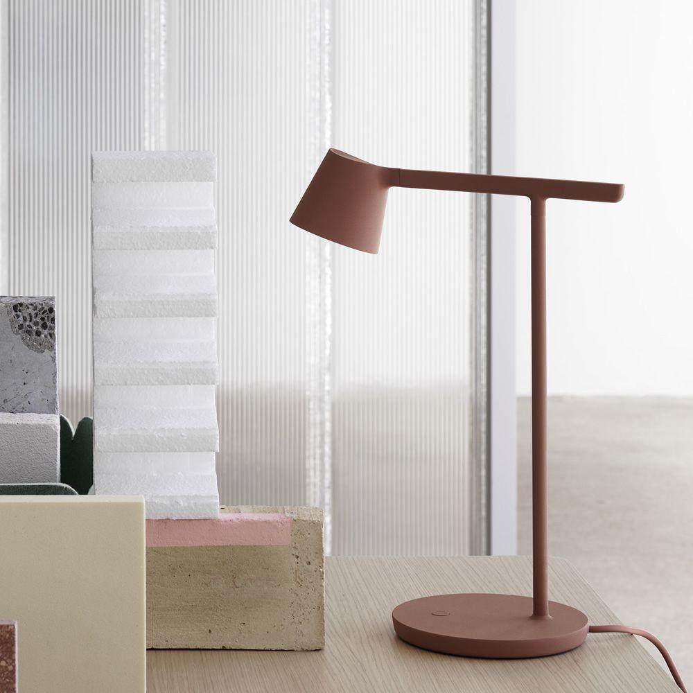 Kärnbordslampa — kompakt modern profil