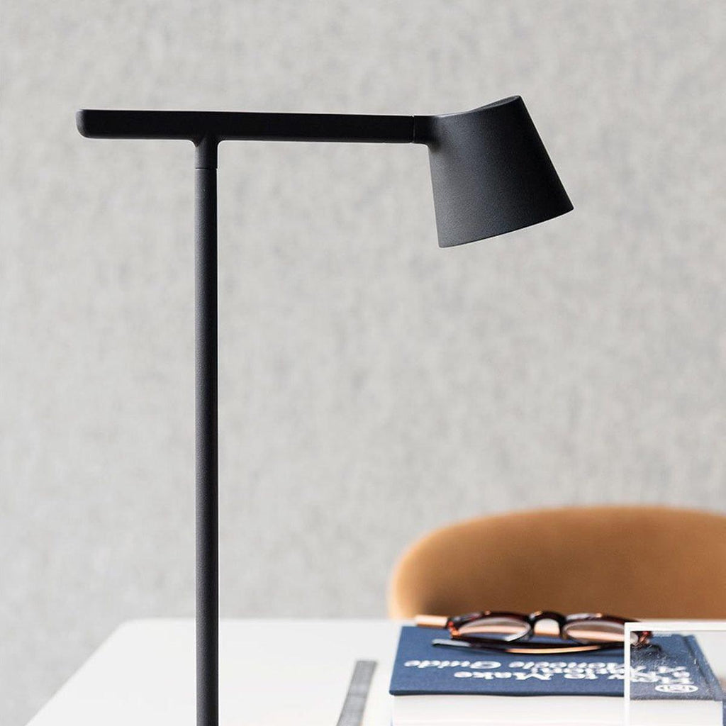 Kärnbordslampa — kompakt modern profil