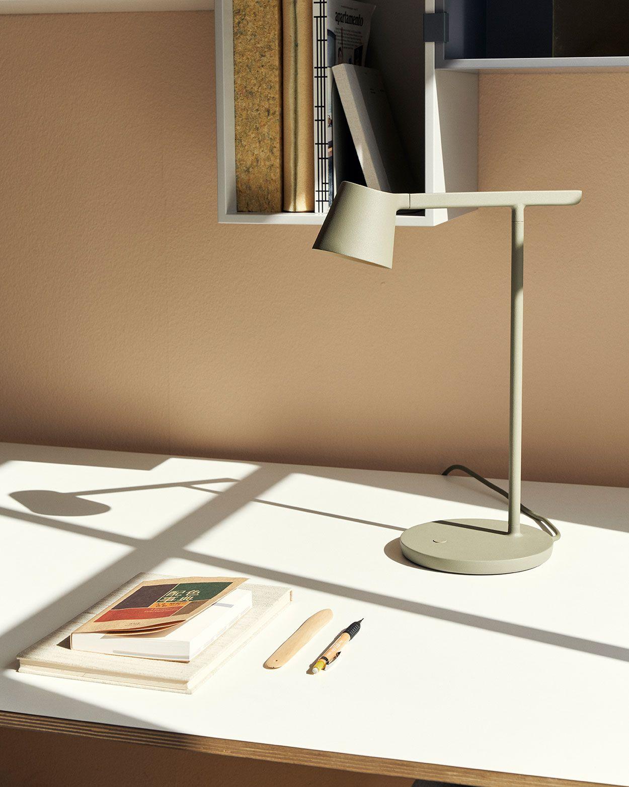 Kärnbordslampa — kompakt modern profil