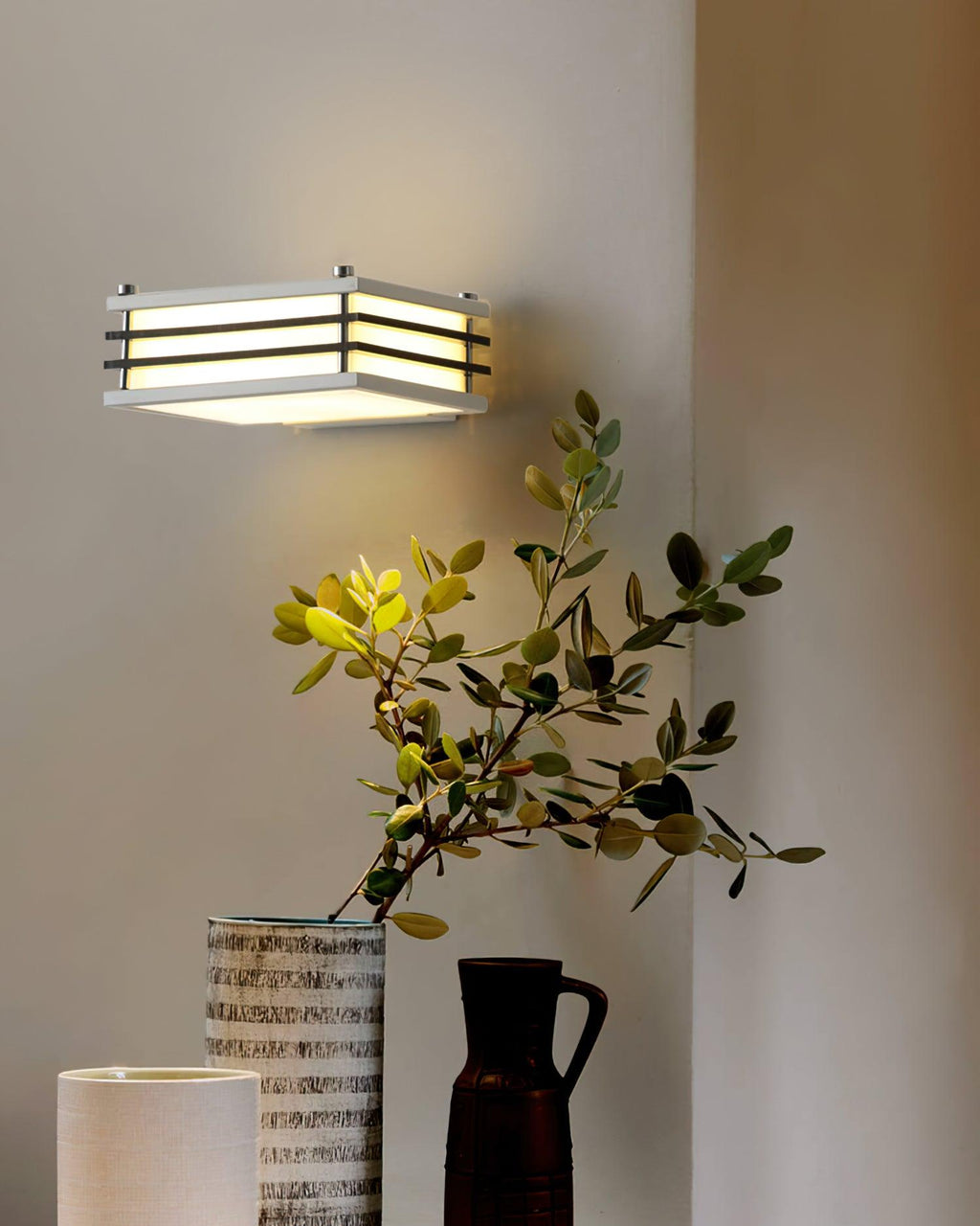 Lyra Sleek Minimalist Wall Light
