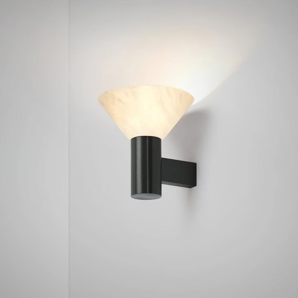 Eurnoria konisk væglampe i alabaster — Ø 18 cm x H 20 cm, E26-fatning