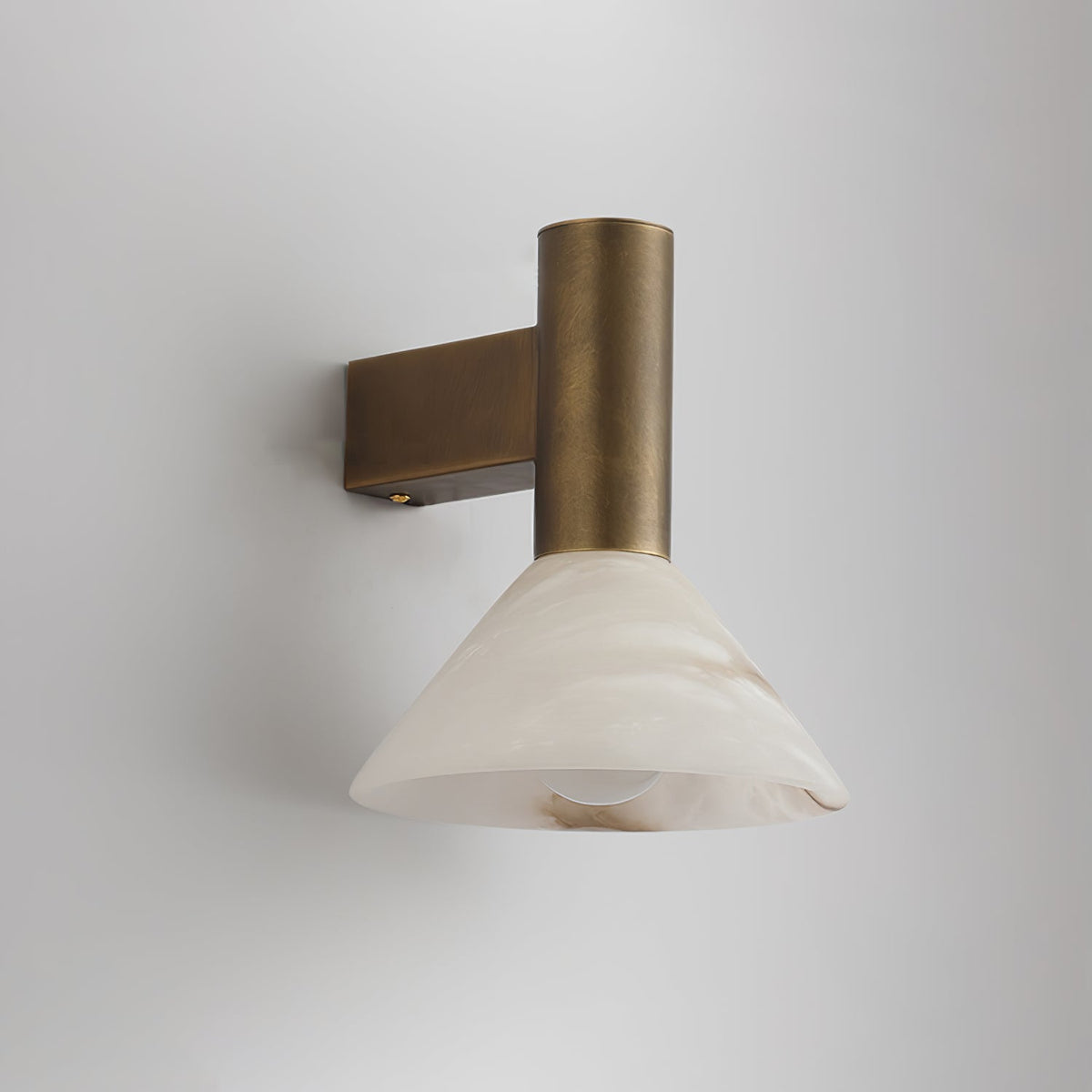 Eurnoria konisk væglampe i alabaster — Ø 18 cm x H 20 cm, E26-fatning