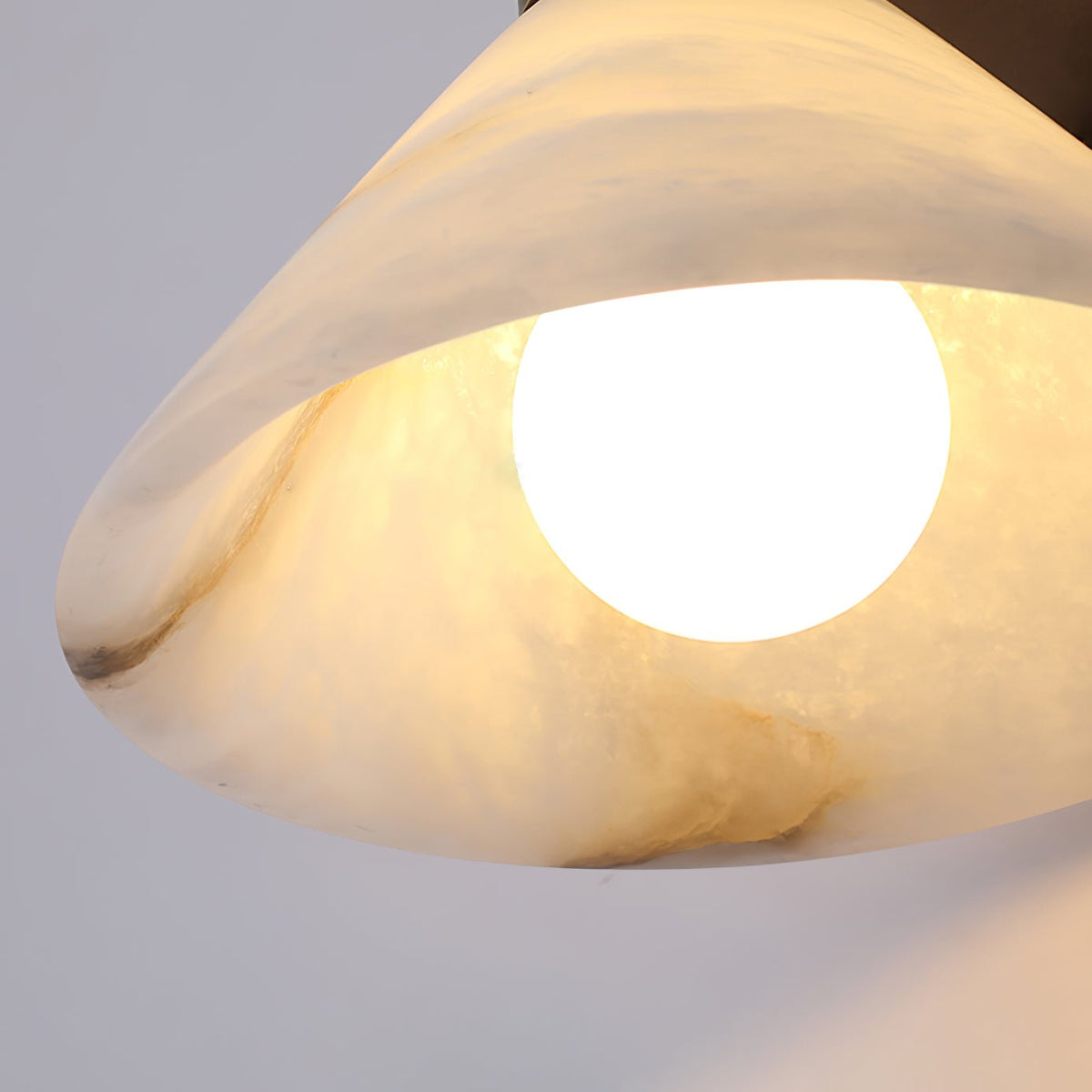 Eurnoria konisk væglampe i alabaster — Ø 18 cm x H 20 cm, E26-fatning