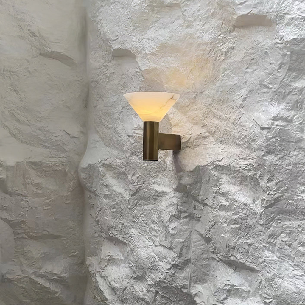 Eurnoria konisk væglampe i alabaster — Ø 18 cm x H 20 cm, E26-fatning