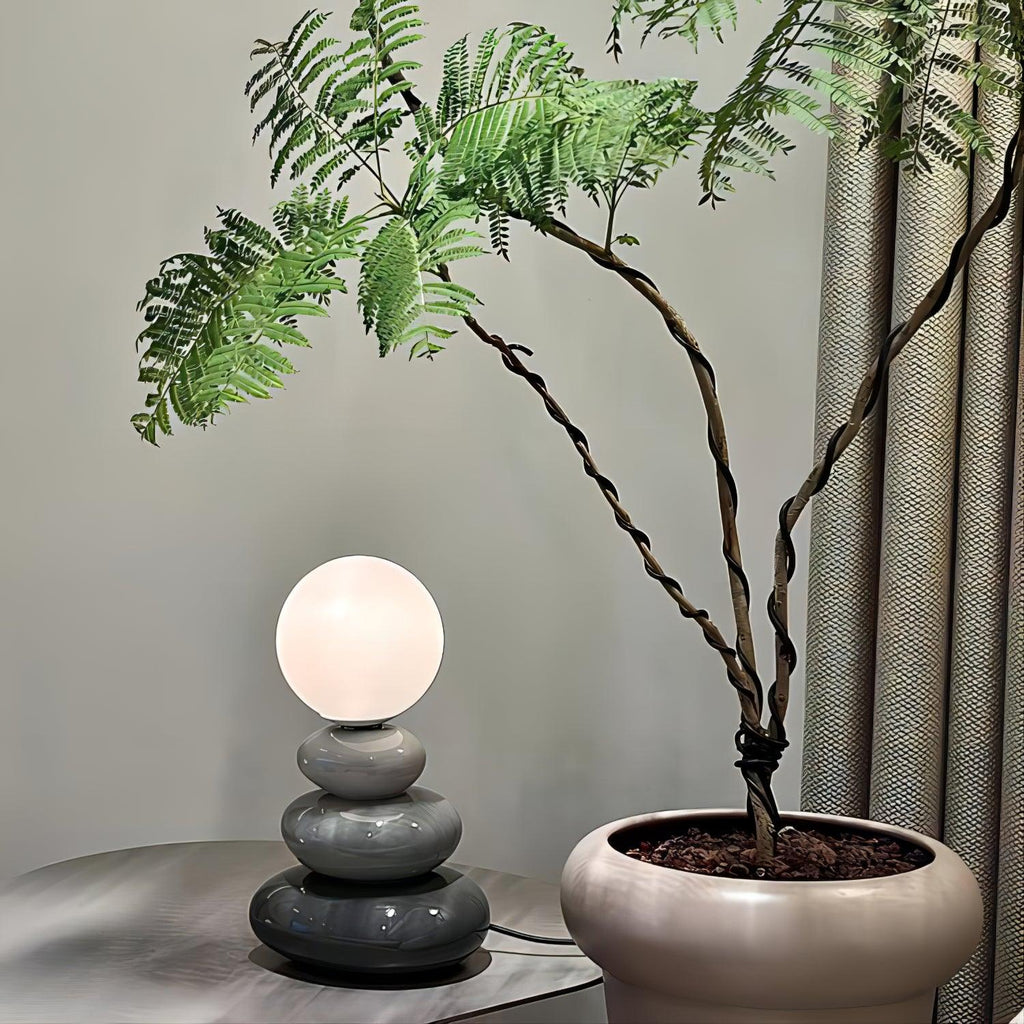 مصباح طاولة تريبل غورْد — تصميم نحتي عضوي صغير