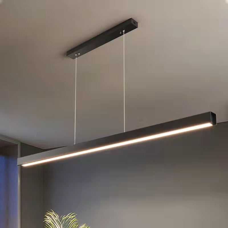 Mørk minimalistisk nordisk lysekrone