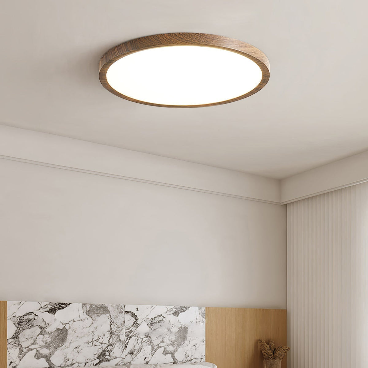 Ivara rund loftslampe med slank profil