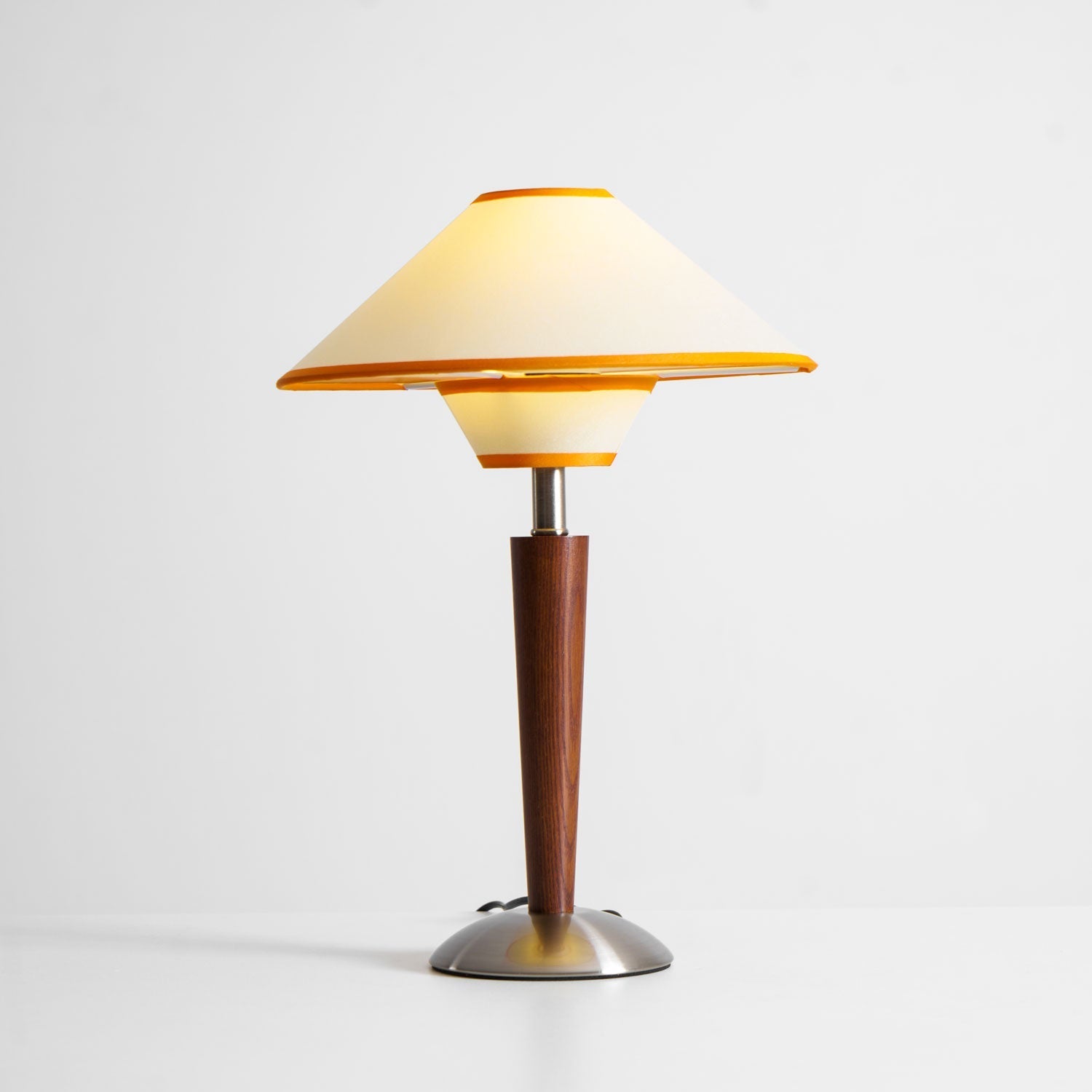 Talonwood Table Lamp — ∅11.8″ × H17.3″, Tan And Walnut Variant