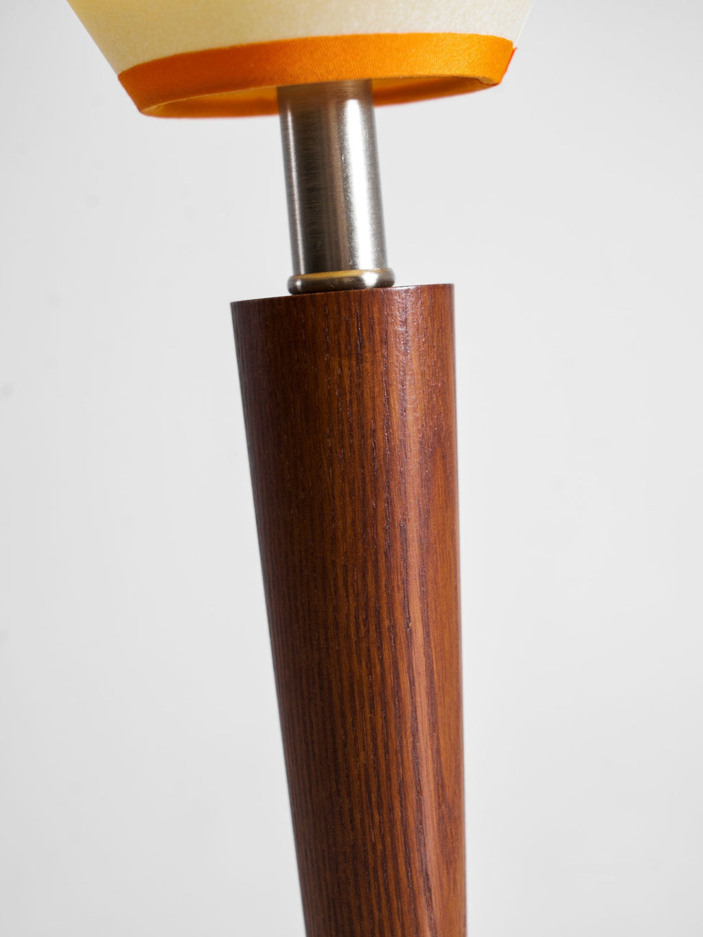 Talonwood Table Lamp — ∅11.8″ × H17.3″, Tan And Walnut Variant