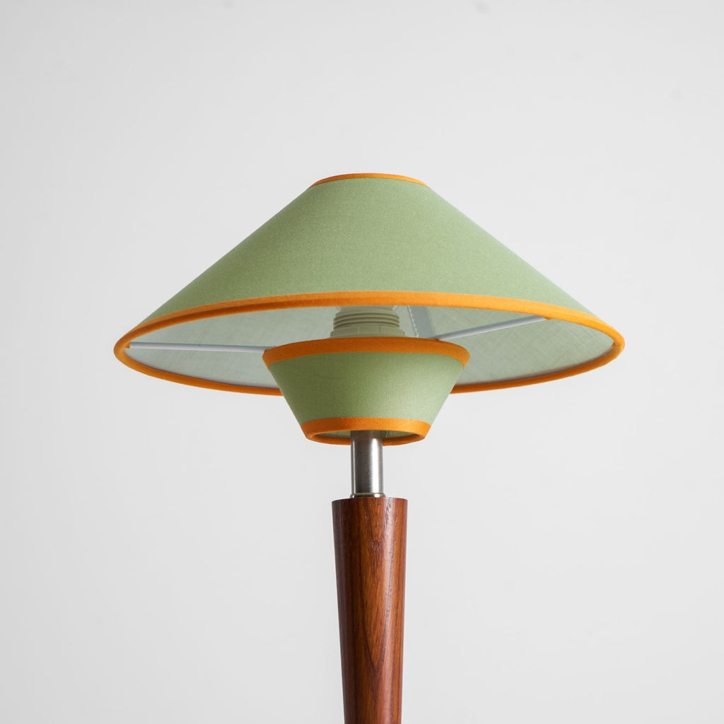 Talonwood Table Lamp — ∅11.8″ × H17.3″, Tan And Walnut Variant