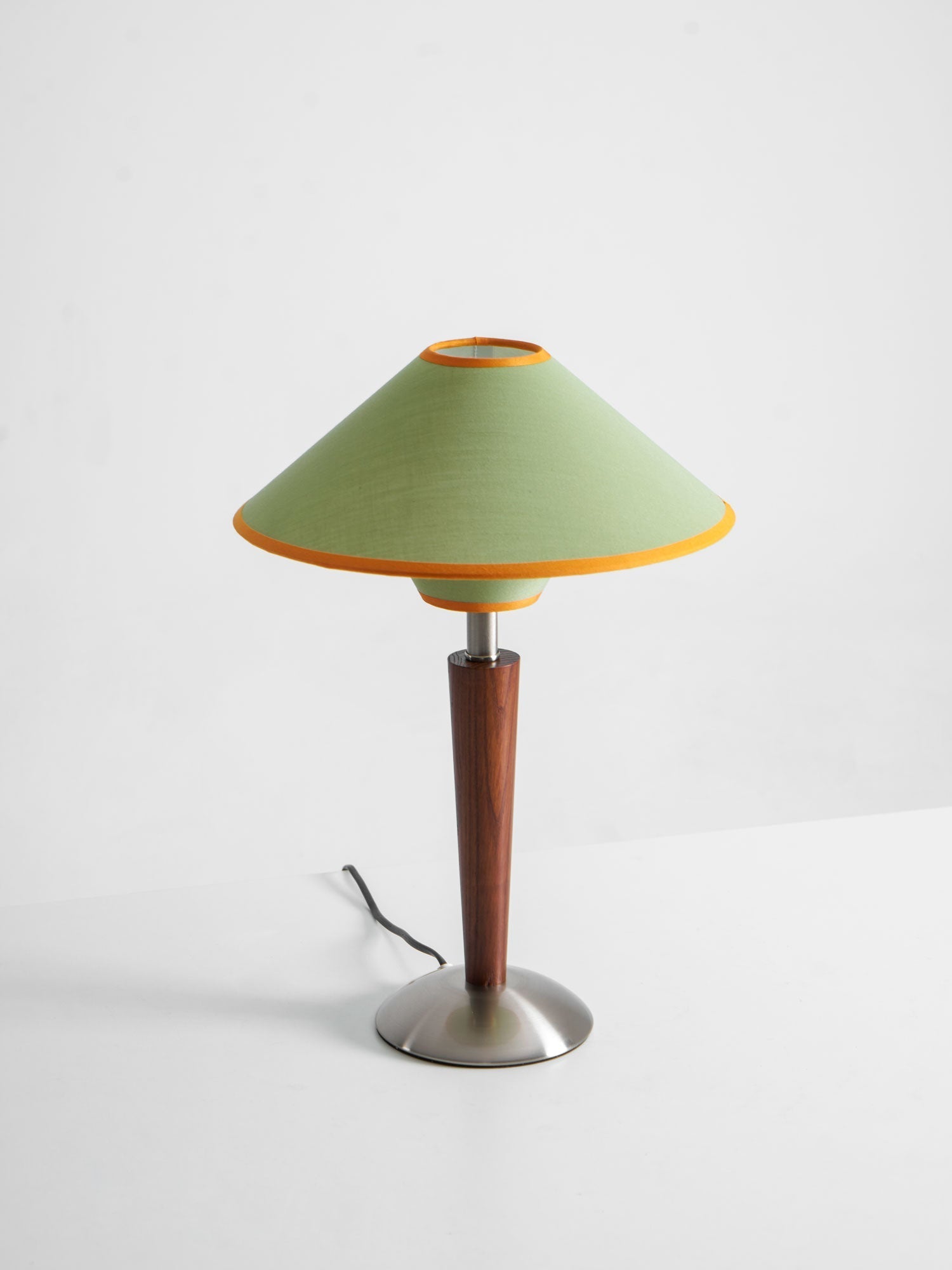 Talonwood Table Lamp — ∅11.8″ × H17.3″, Tan And Walnut Variant