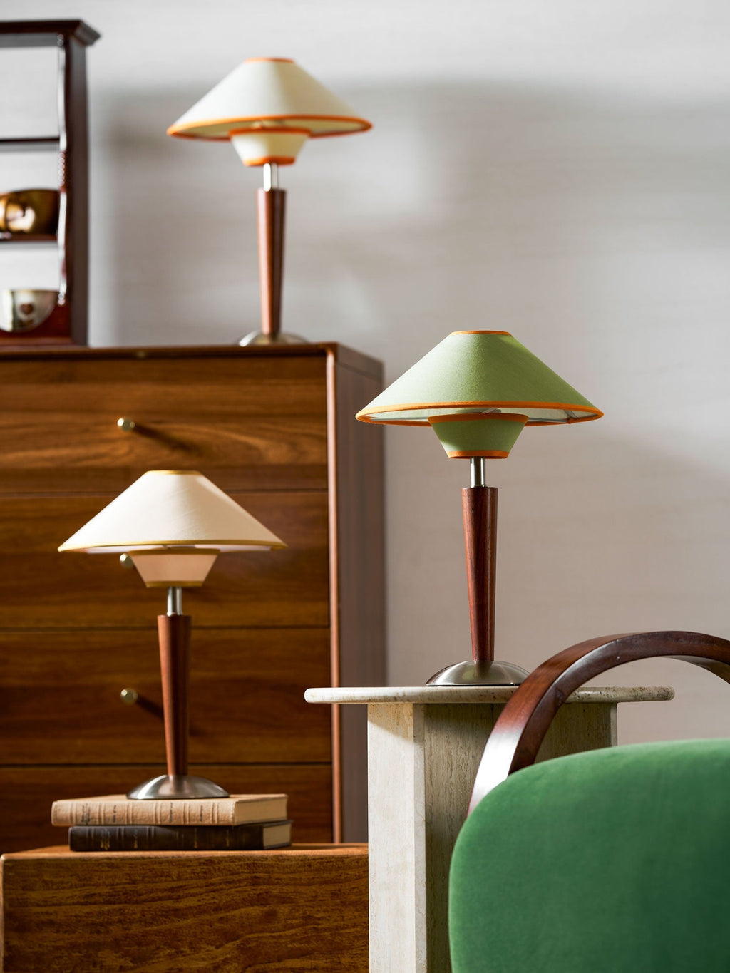 Talonwood Table Lamp — ∅11.8″ × H17.3″, Tan And Walnut Variant