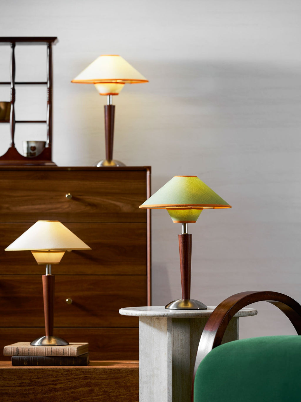 Talonwood Table Lamp — ∅11.8″ × H17.3″, Tan And Walnut Variant