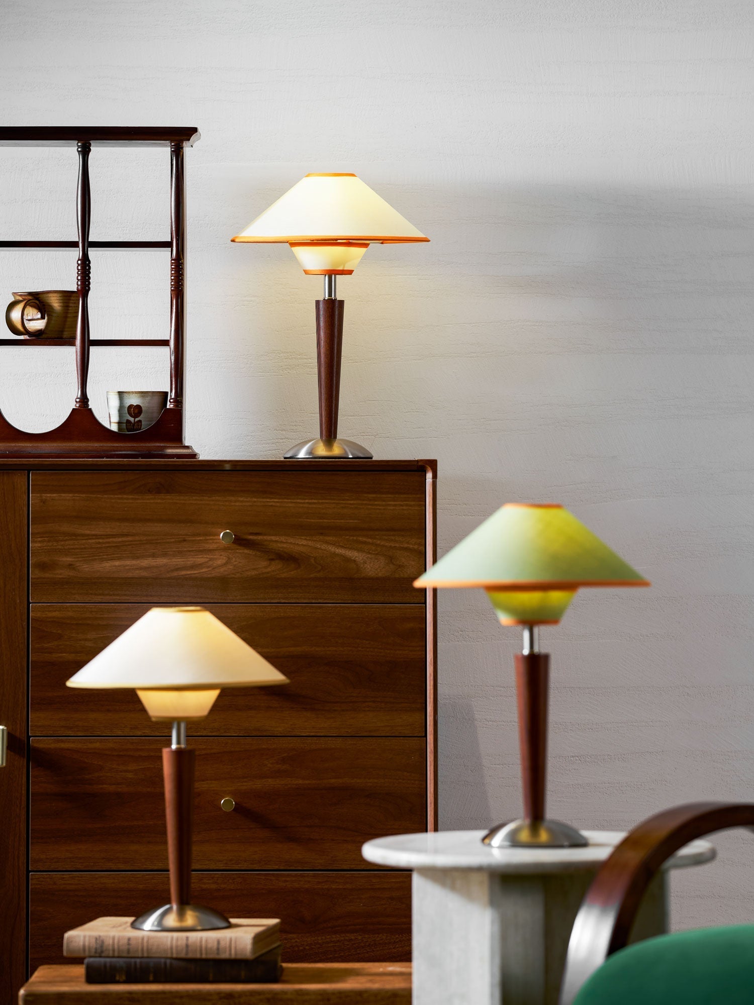 Talonwood Table Lamp — ∅11.8″ × H17.3″, Tan And Walnut Variant