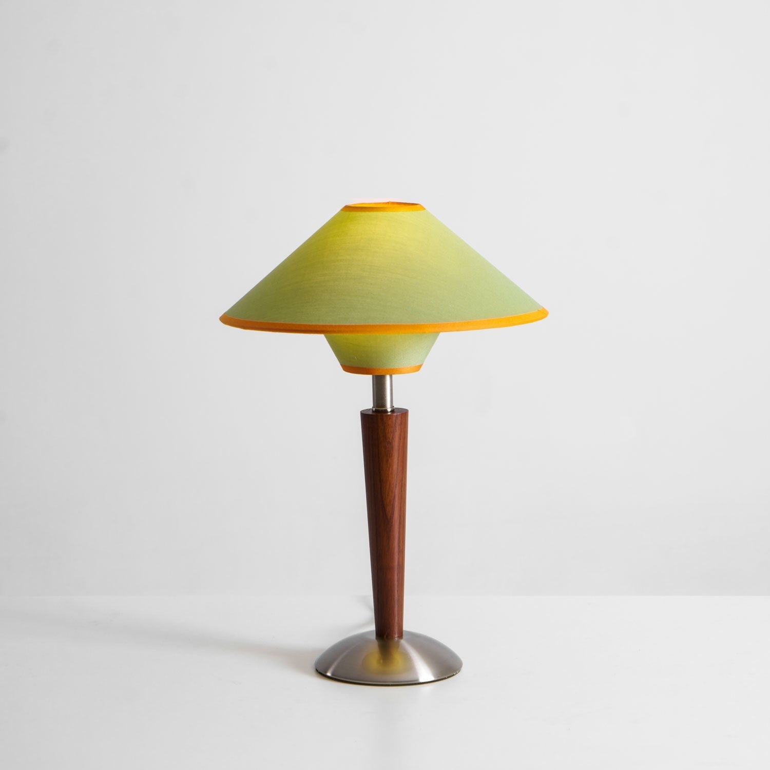 Talonwood Table Lamp — ∅11.8″ × H17.3″, Tan And Walnut Variant