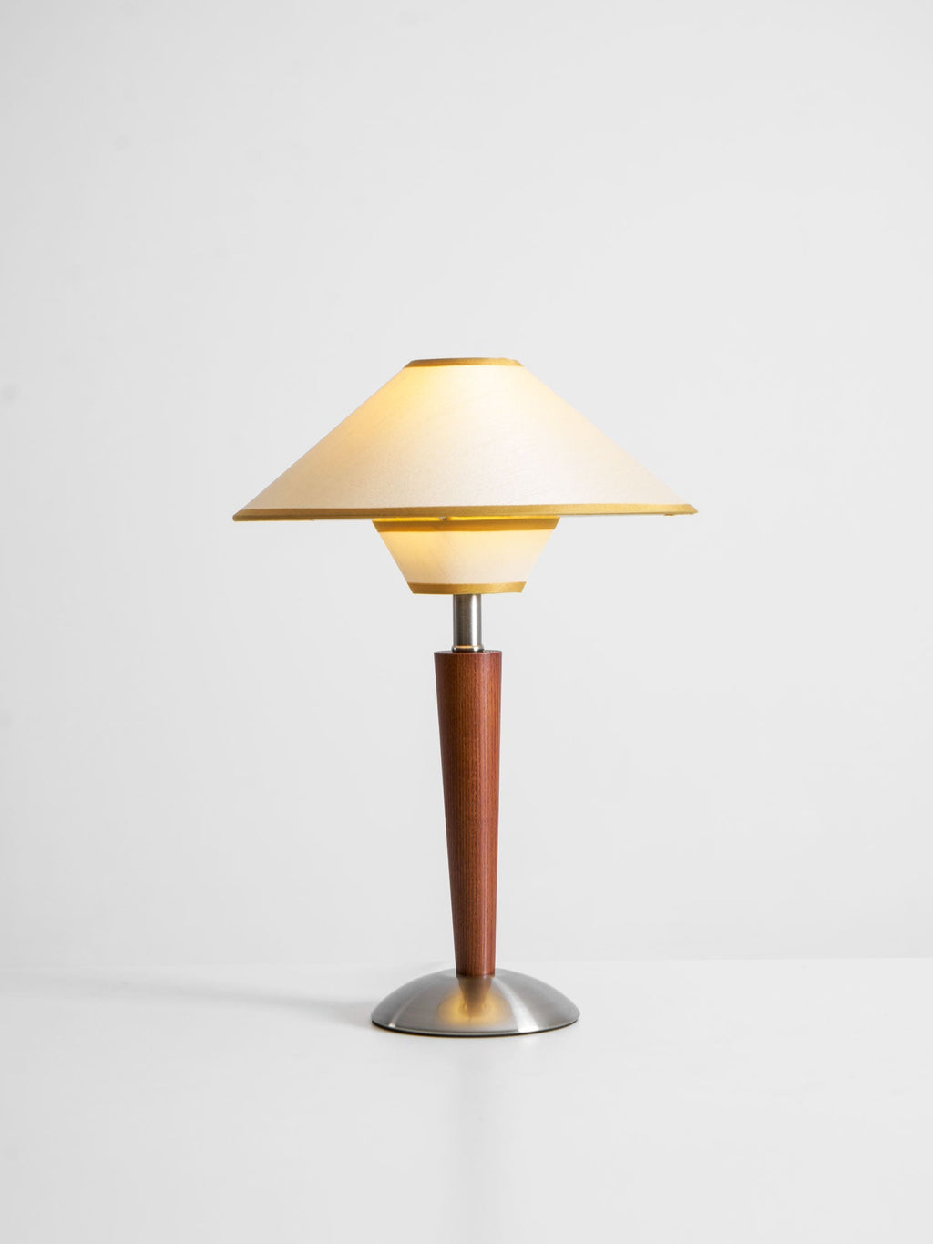 Talonwood Table Lamp — ∅11.8″ × H17.3″, Tan And Walnut Variant